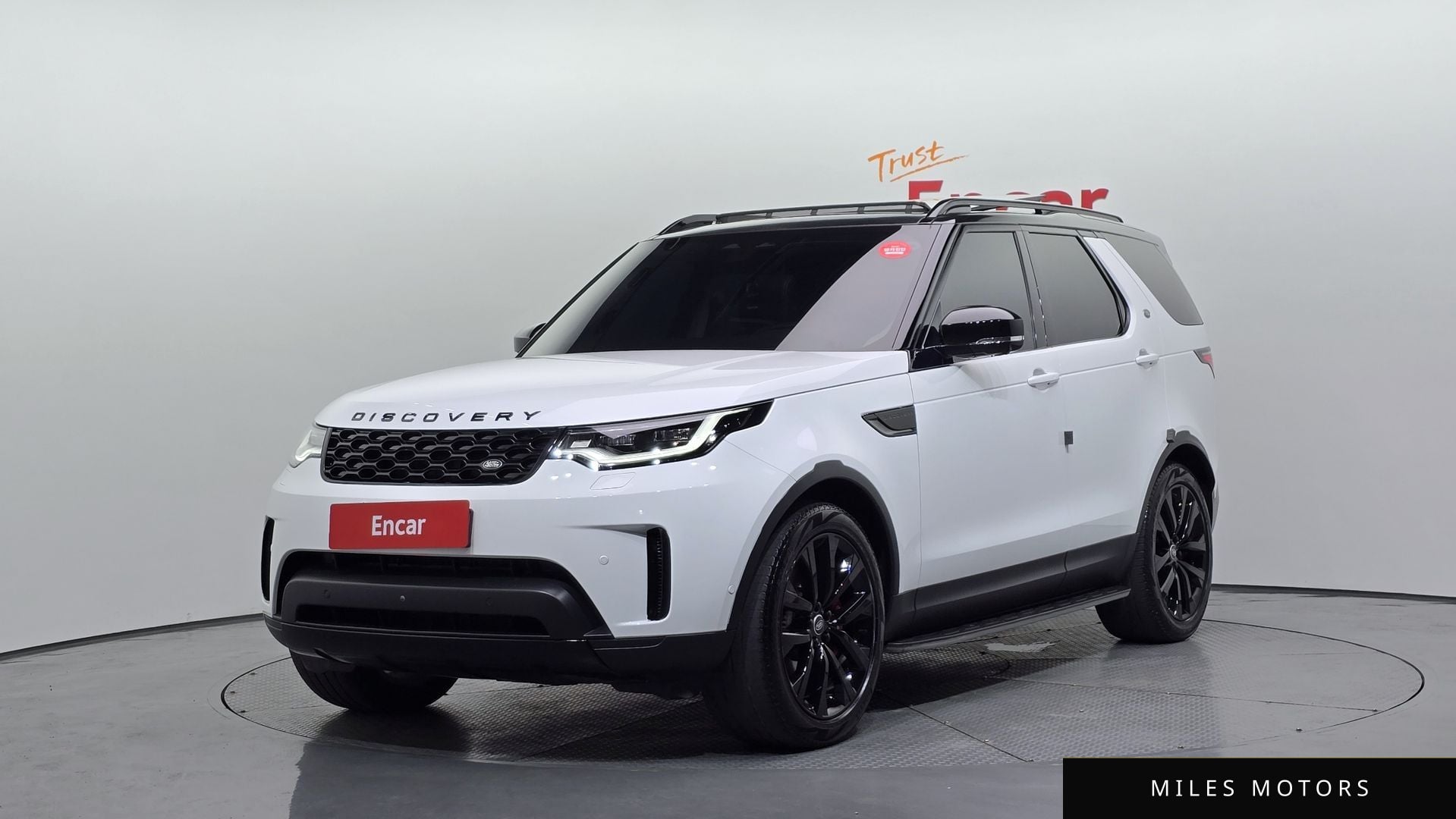 Land Rover Discovery 2023 — фото 1 из 12