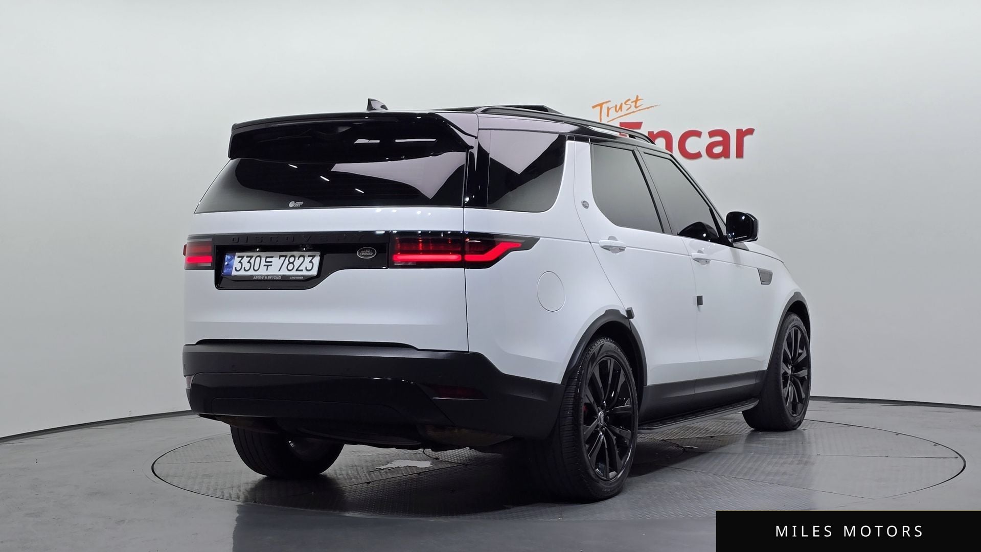 Land Rover Discovery 2023 — миниатюра 2