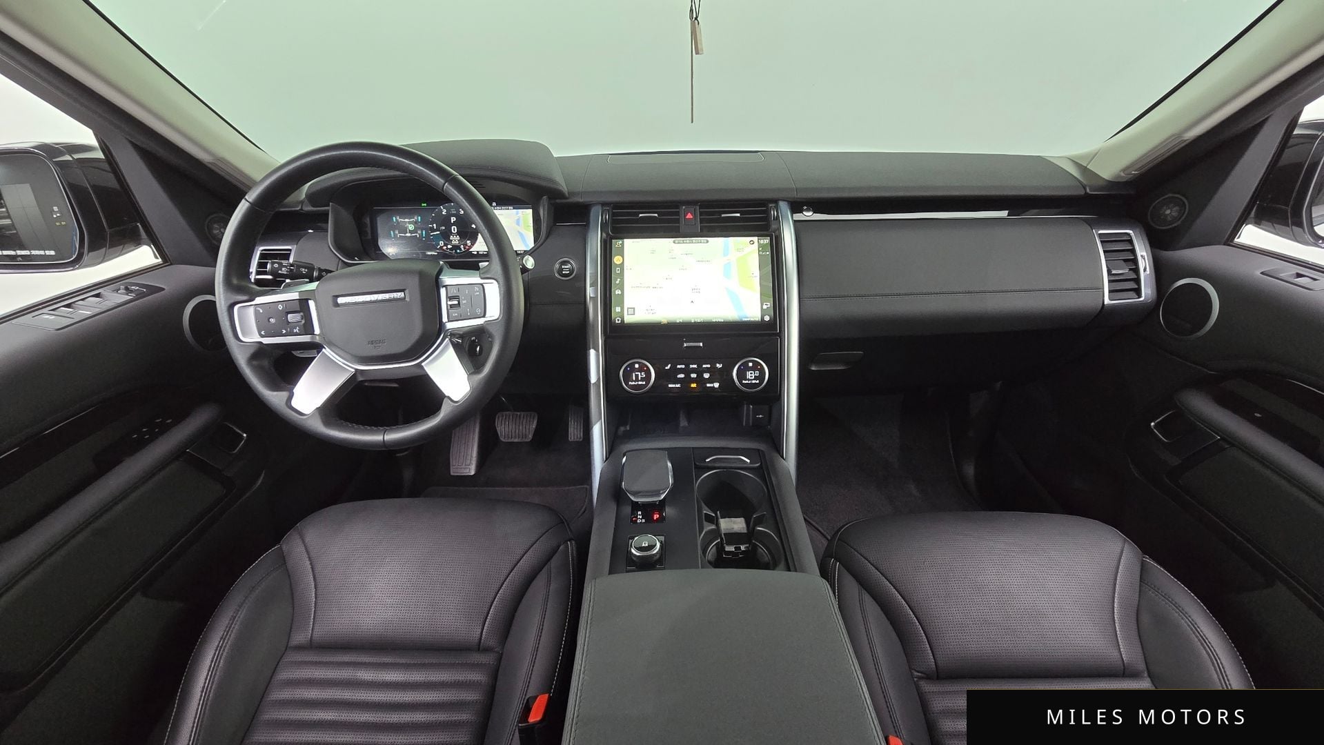 Land Rover Discovery 2023 — миниатюра 10