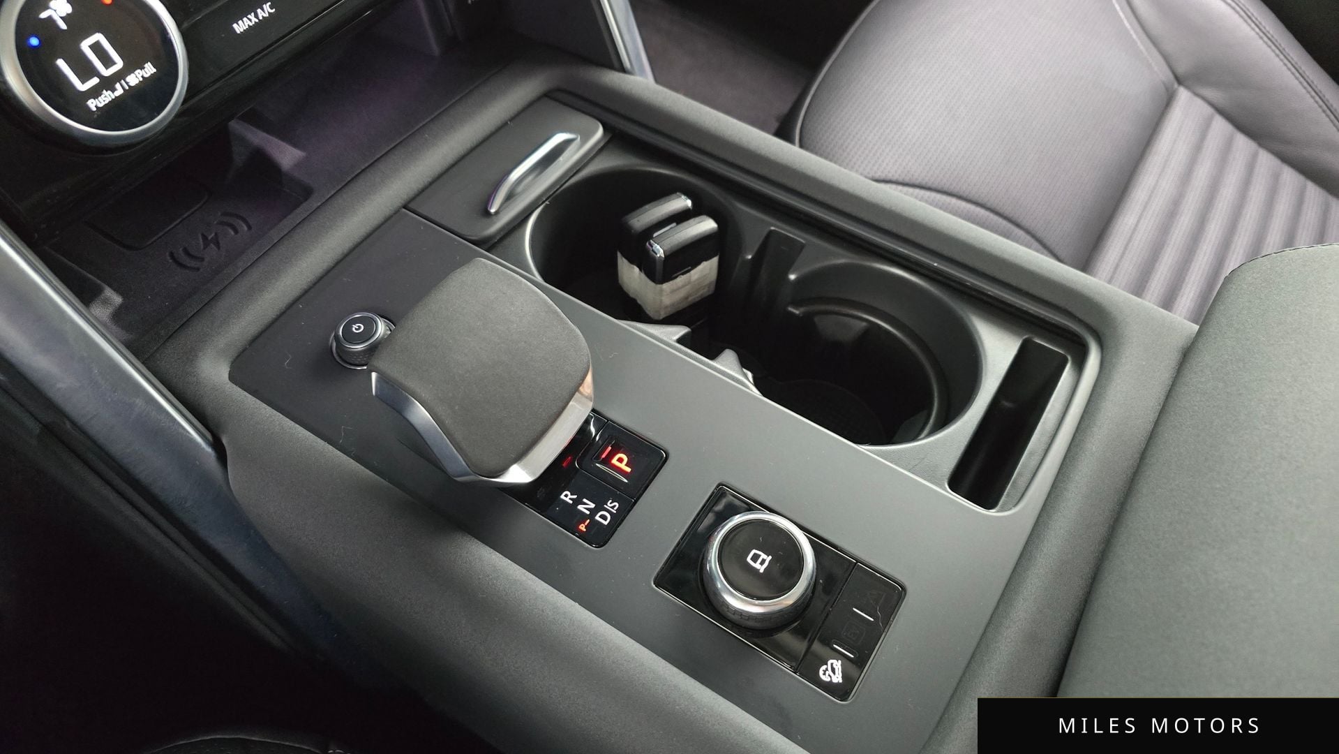 Land Rover Discovery 2023 — миниатюра 12