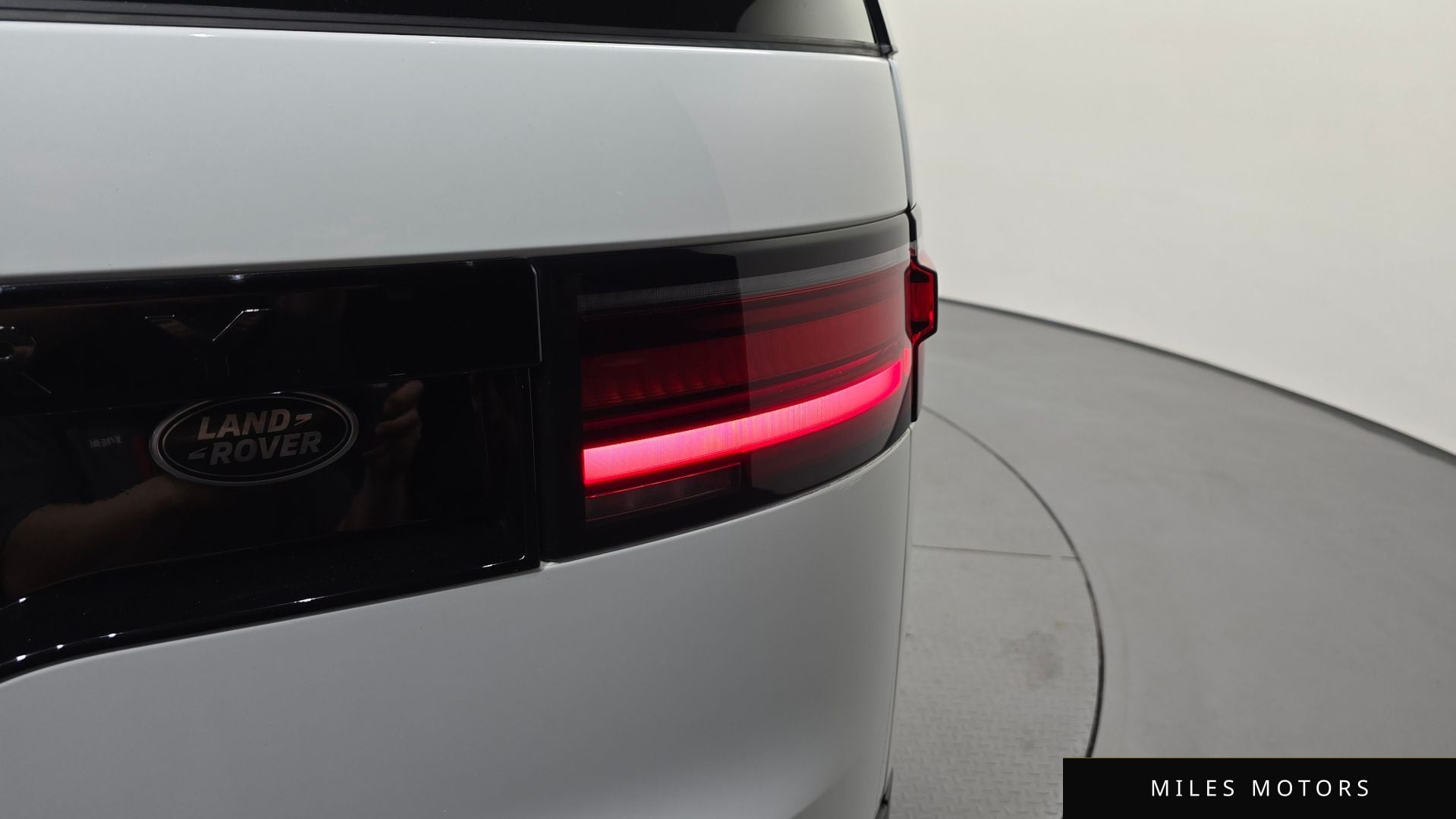 Land Rover Discovery 2023 — миниатюра 9