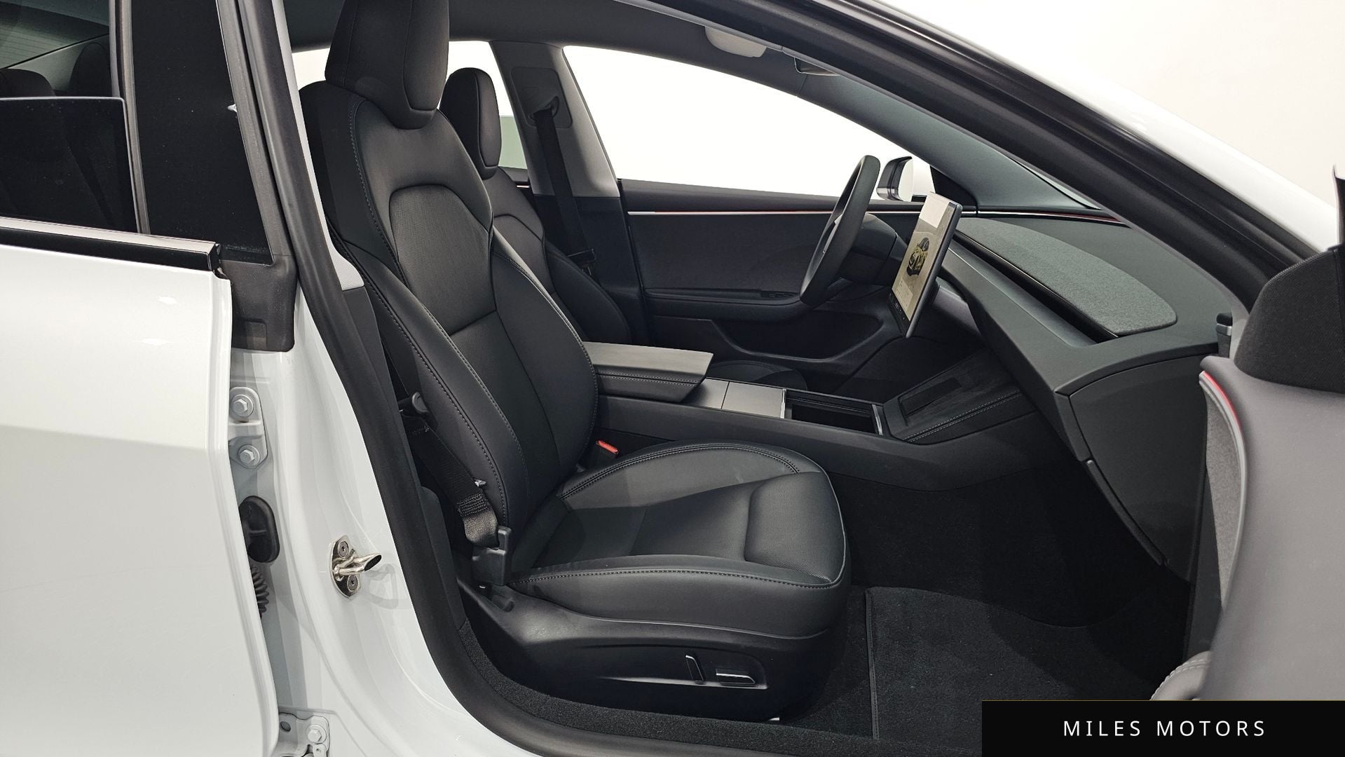 Tesla Model 3 2024 — миниатюра 12