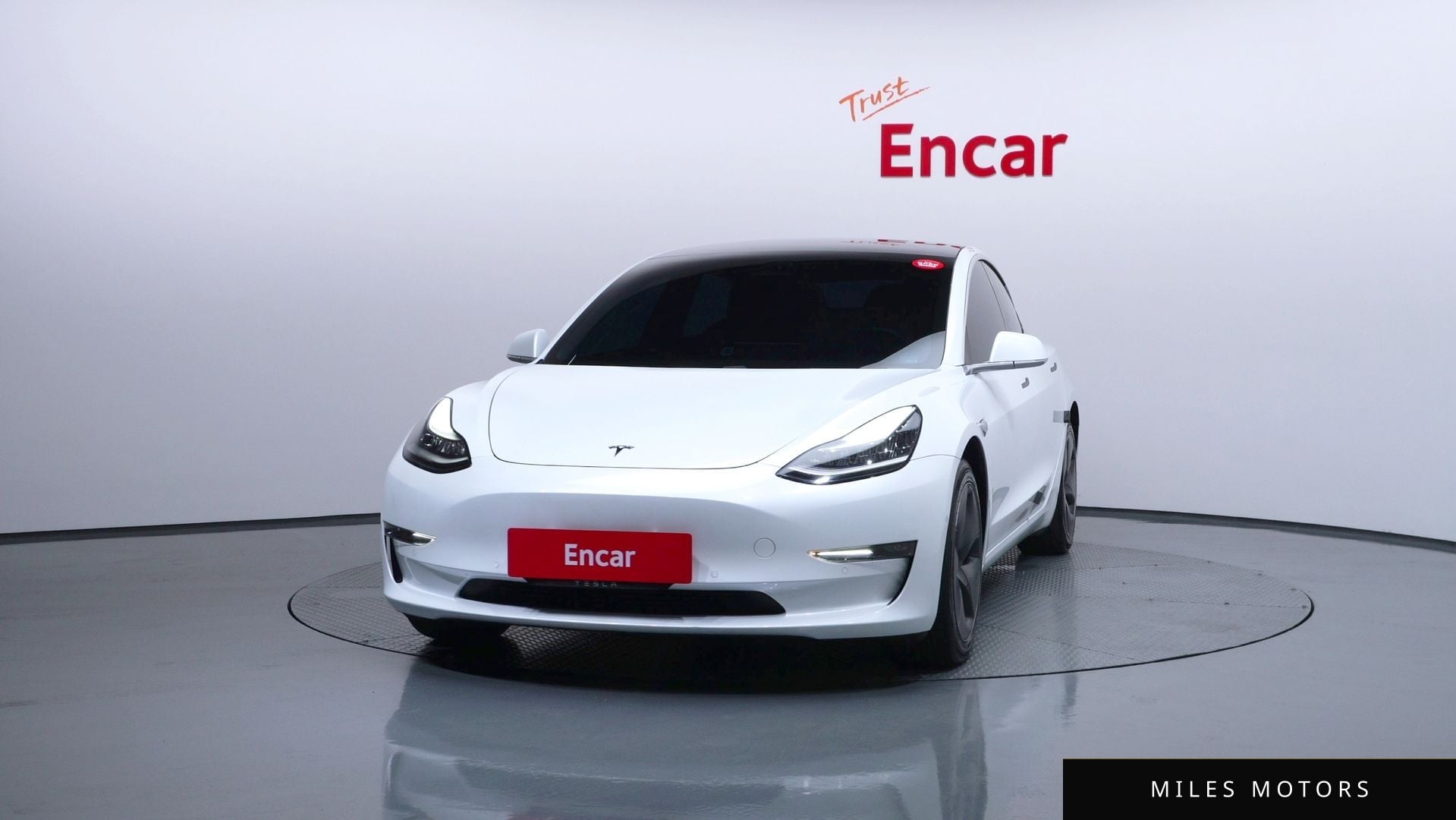 Tesla Model 3 2020 — миниатюра 3