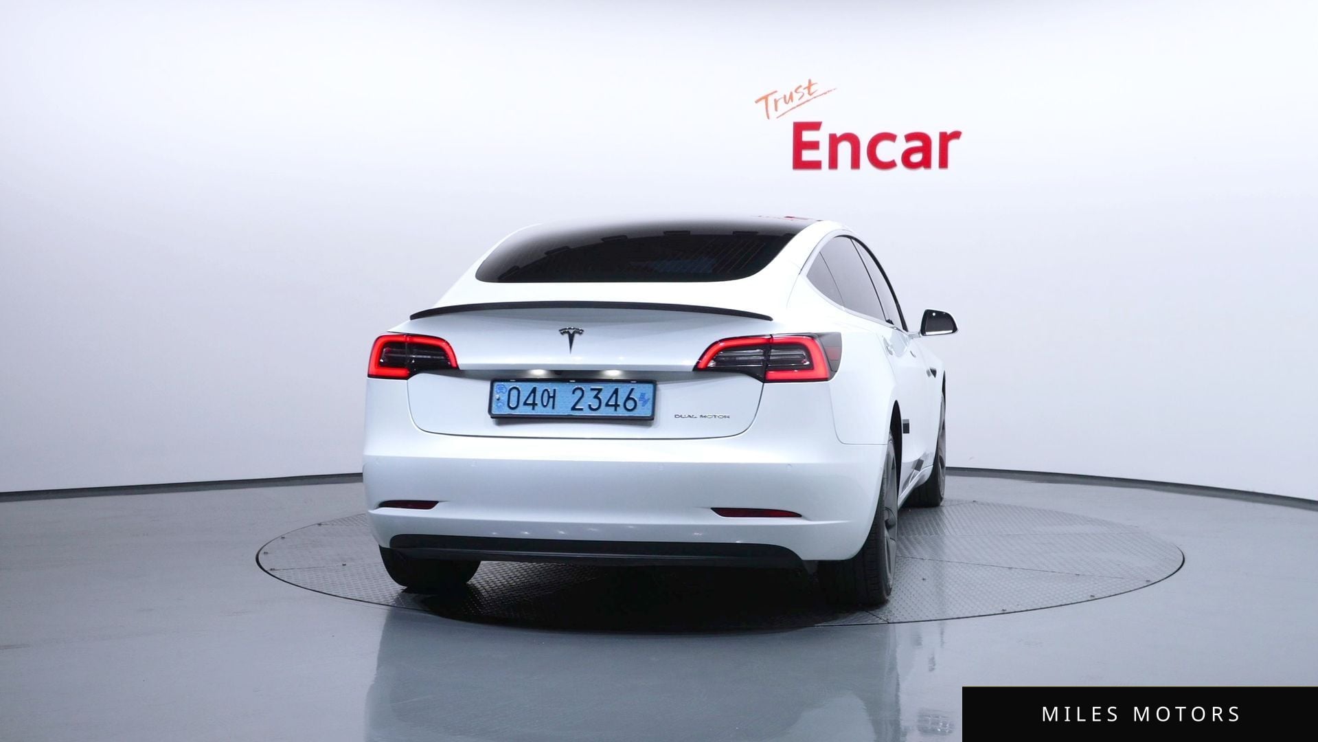 Tesla Model 3 2020 — миниатюра 4