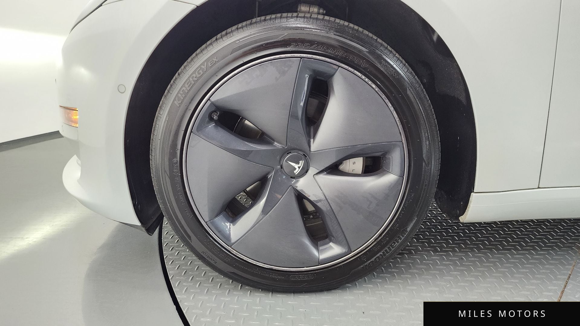 Tesla Model 3 2020 — миниатюра 5