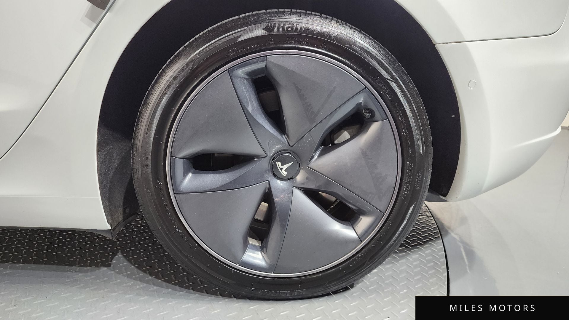 Tesla Model 3 2020 — миниатюра 7