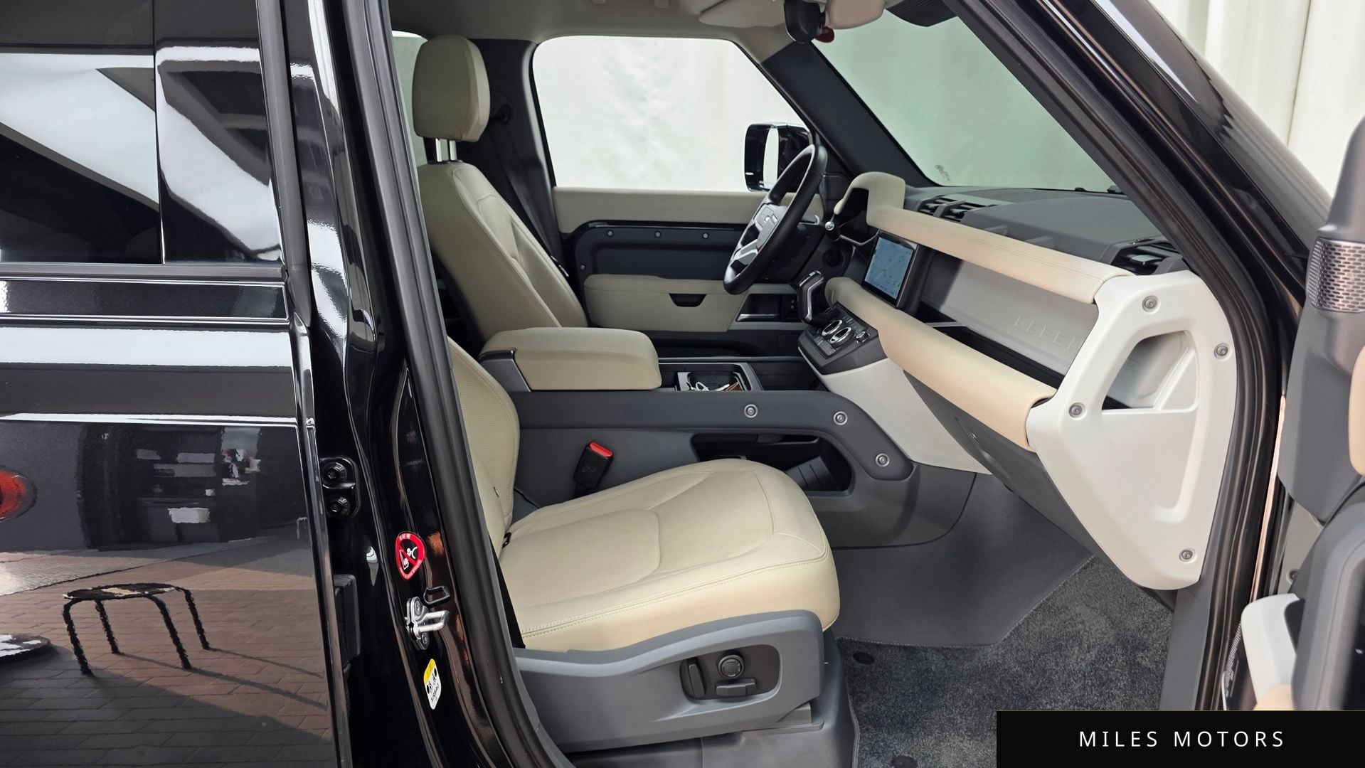 Land Rover Defender 2023 — миниатюра 11