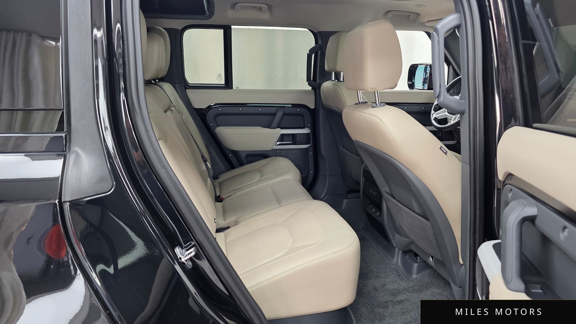 Land Rover Defender 2023 — миниатюра 12