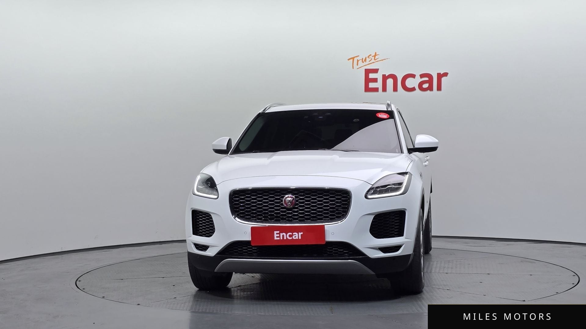 Jaguar E-PACE 2019 — миниатюра 3