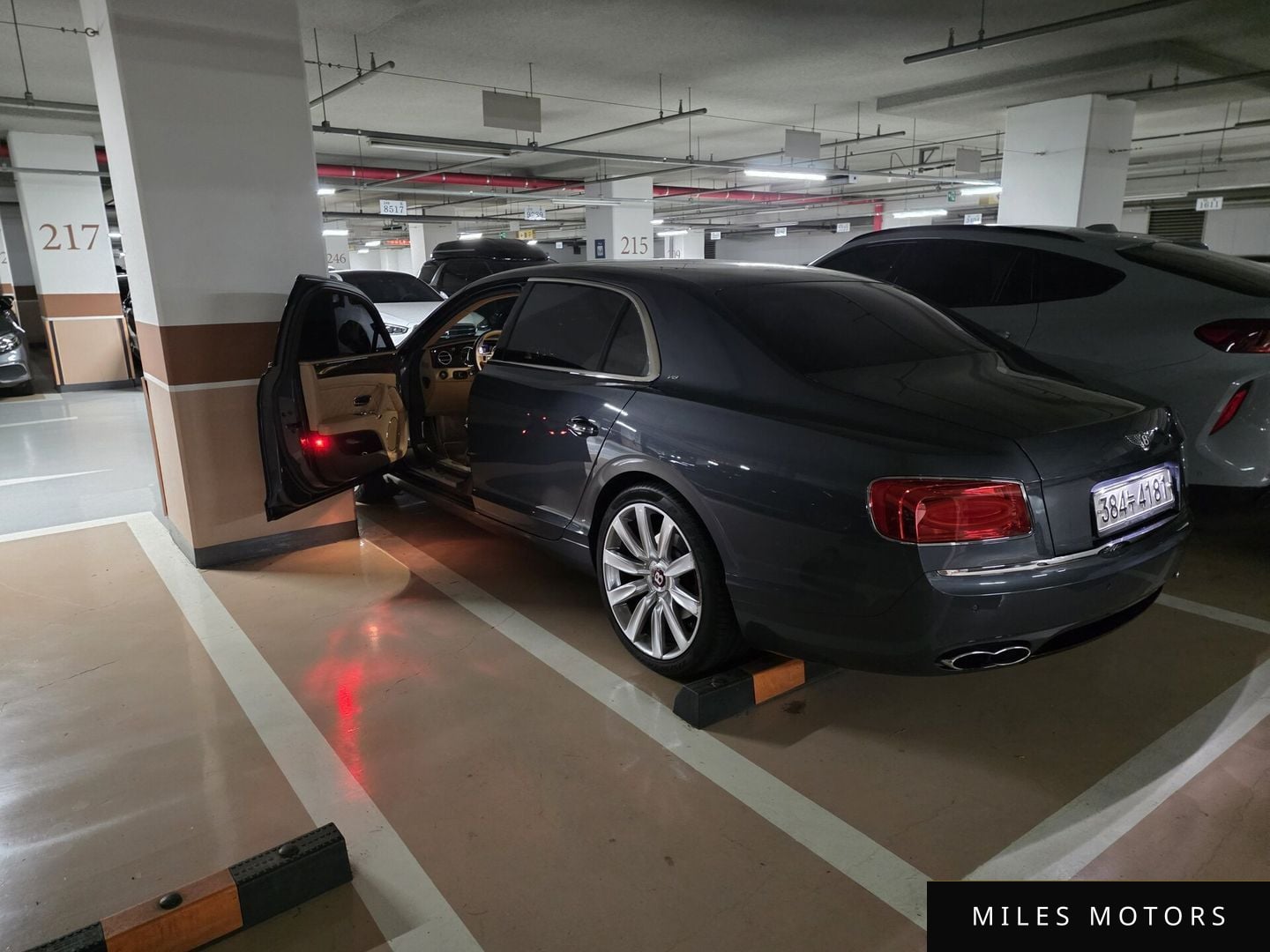 Bentley Flying Spur 2018 — миниатюра 2