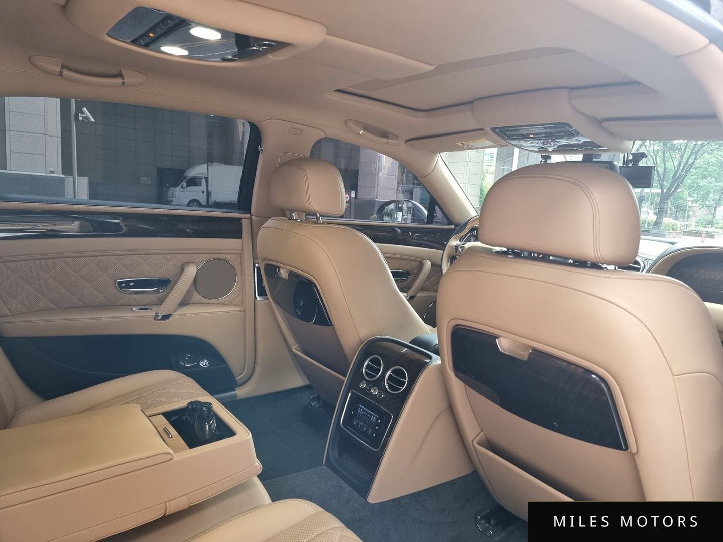 Bentley Flying Spur 2018 — миниатюра 3