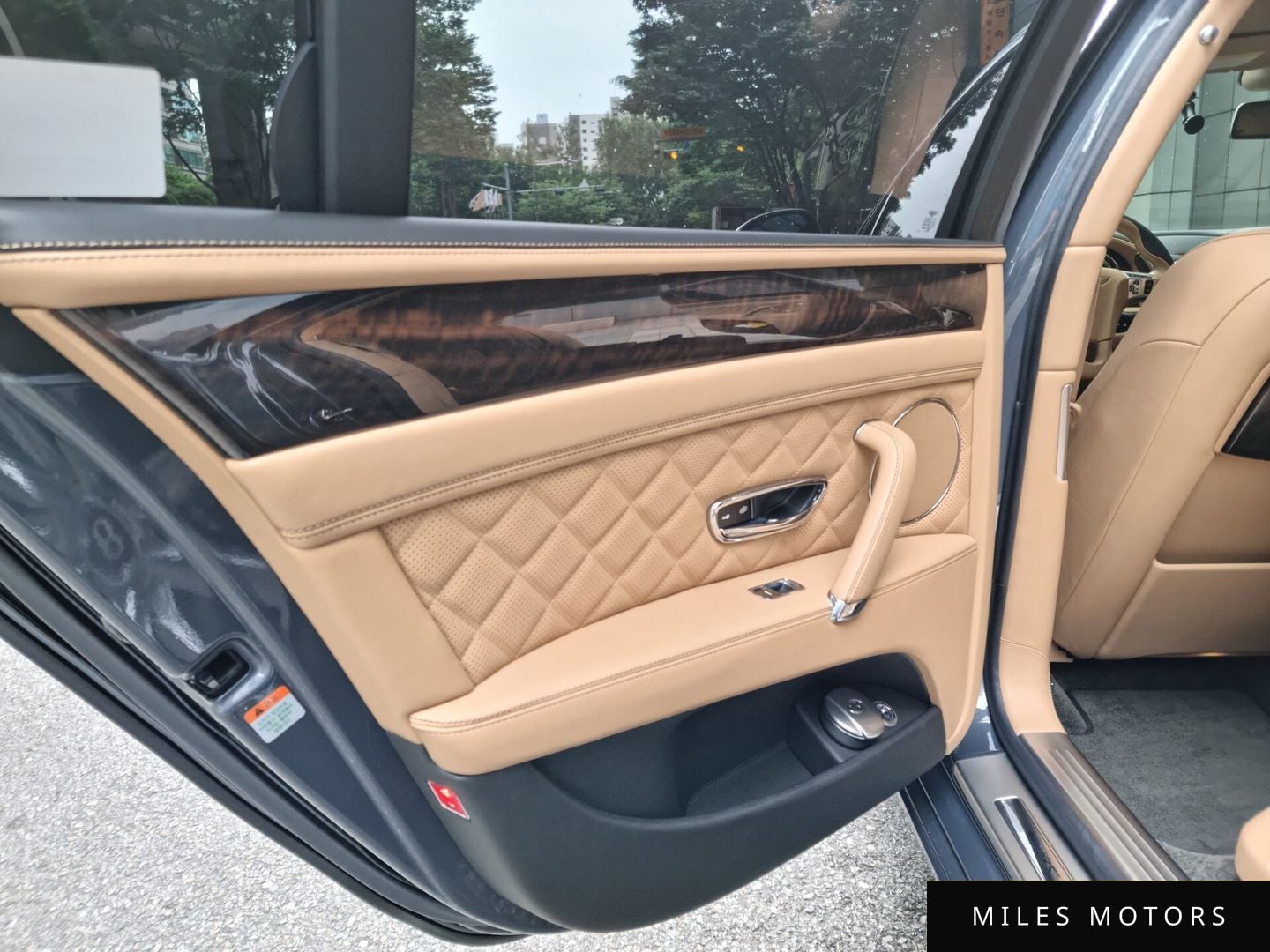 Bentley Flying Spur 2018 — миниатюра 8