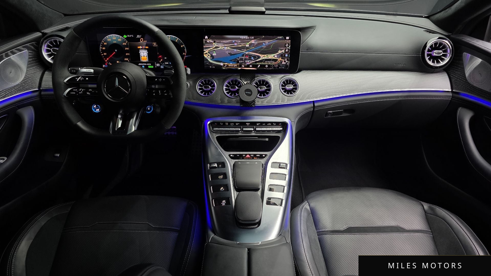Mercedes-Benz AMG GT 2023 — миниатюра 10