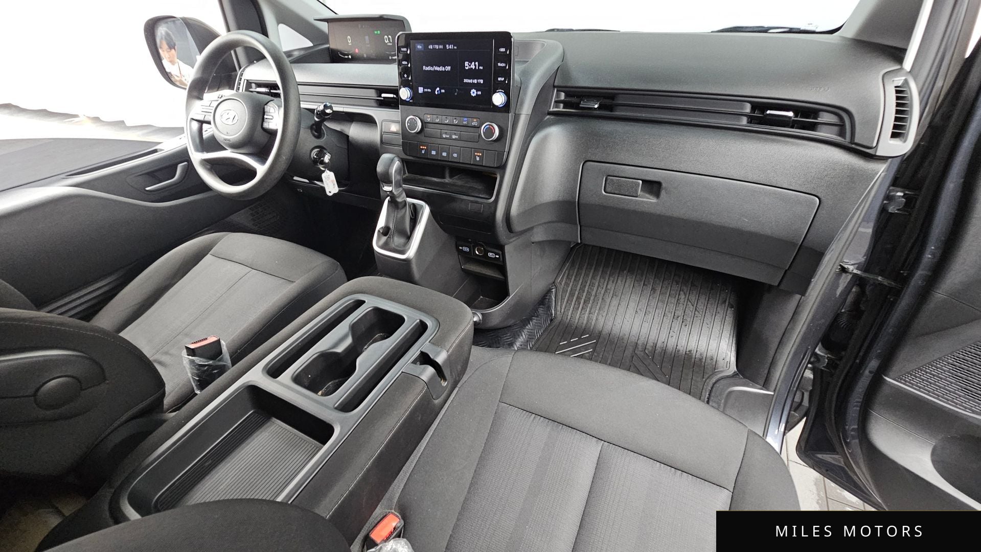 Hyundai Staria 2023 — миниатюра 10