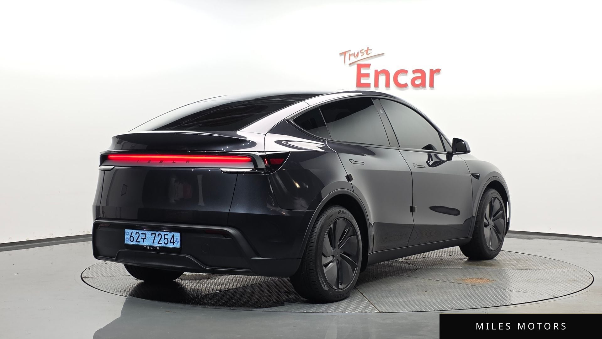 Tesla Model Y 2025 — фото 1 из 12