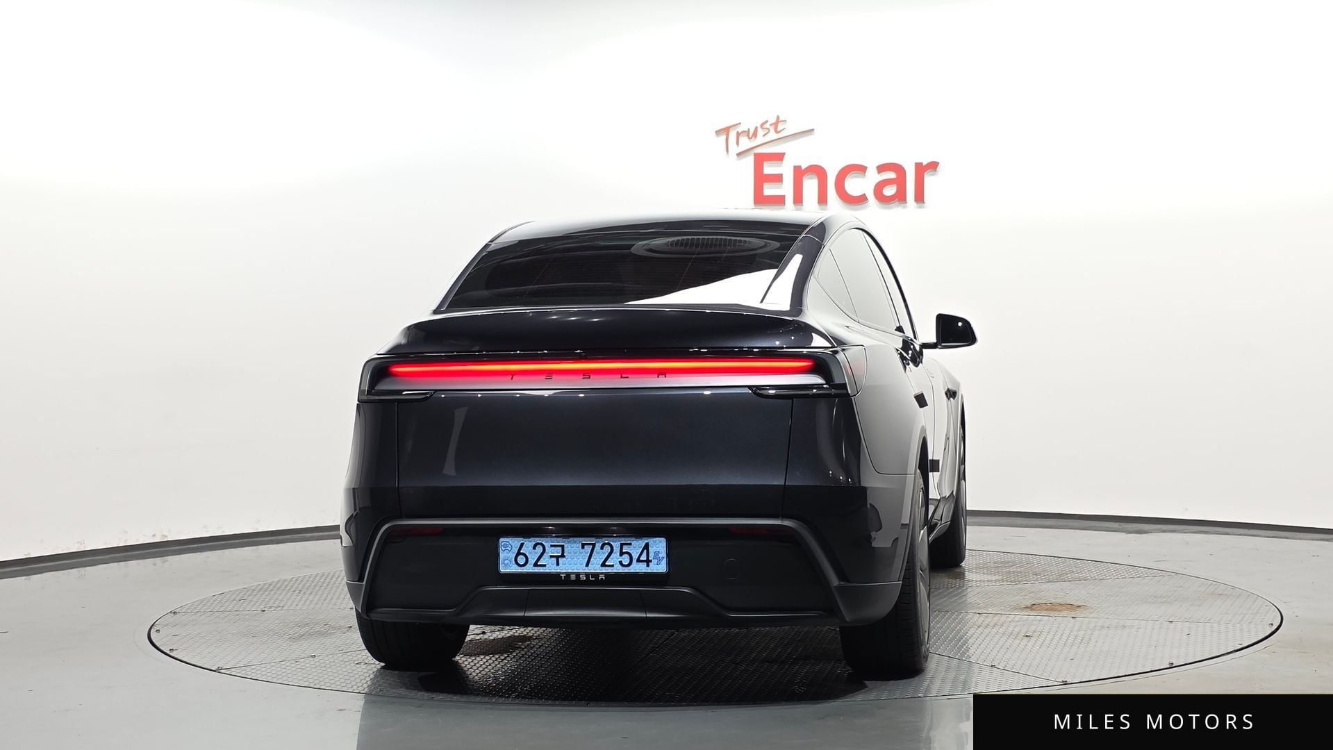 Tesla Model Y 2025 — миниатюра 3
