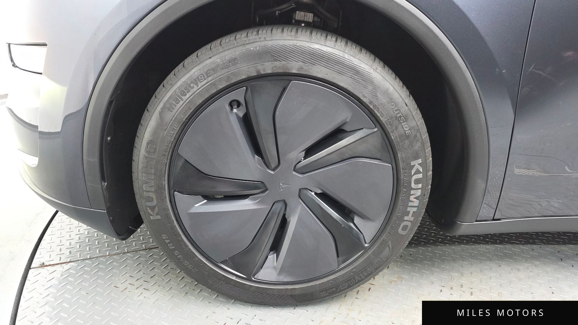 Tesla Model Y 2025 — миниатюра 4