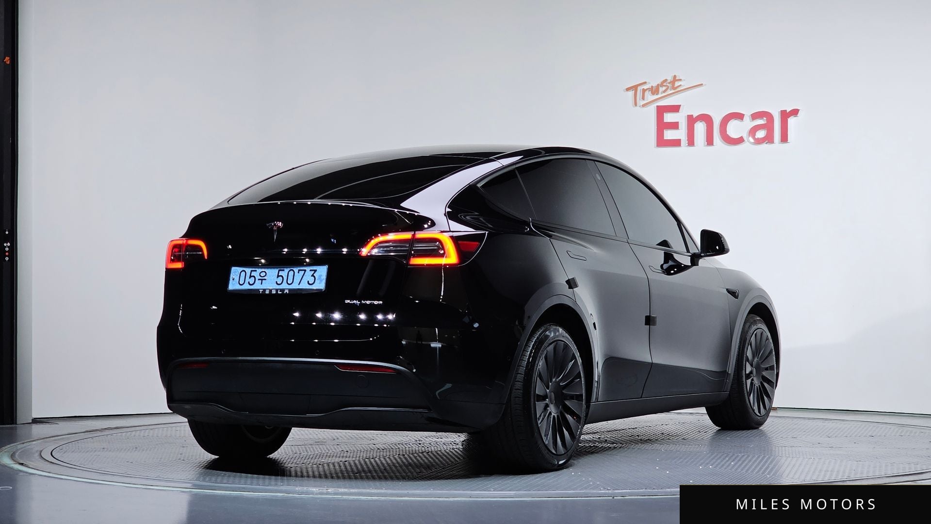 Tesla Model Y 2022 — миниатюра 2