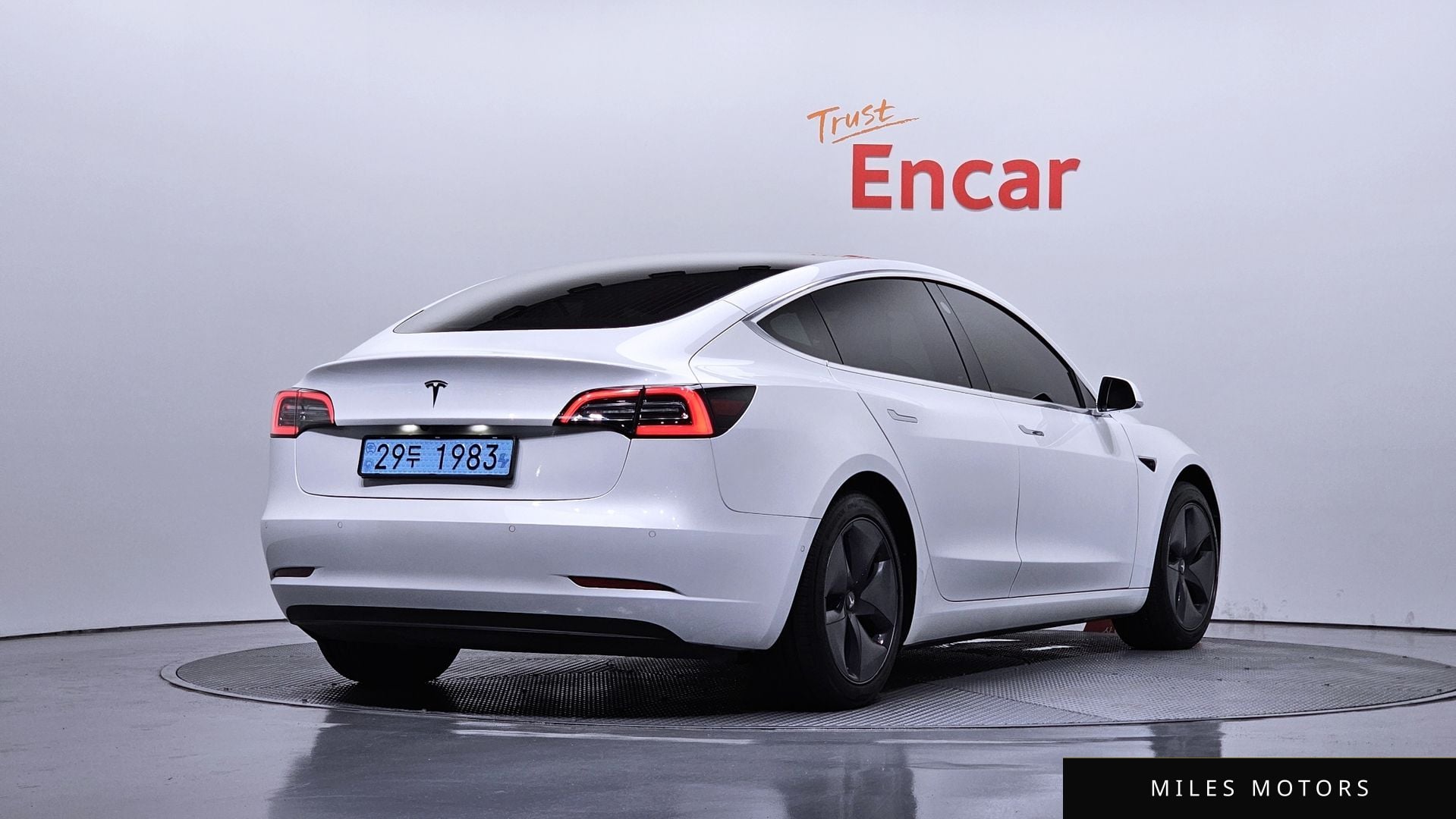Tesla Model 3 2020 — миниатюра 2