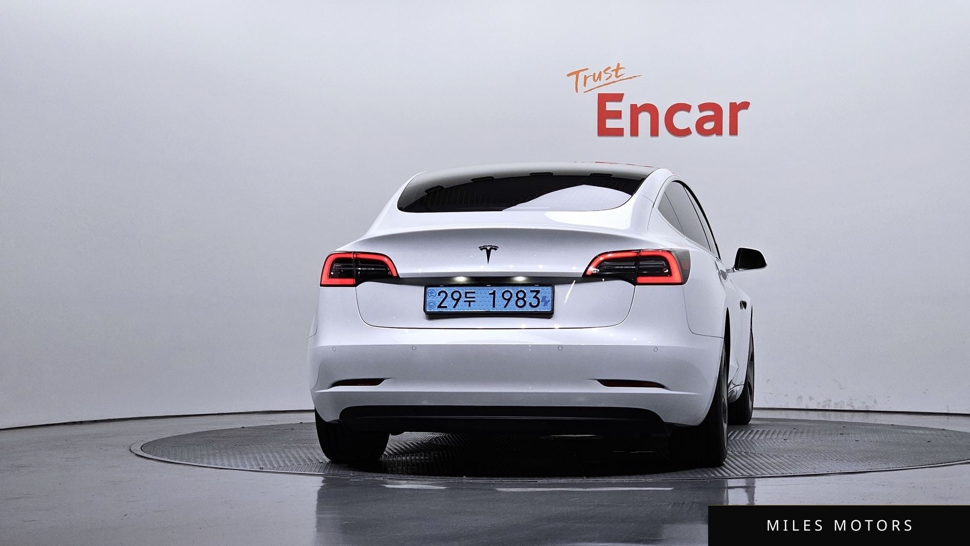 Tesla Model 3 2020 — миниатюра 4