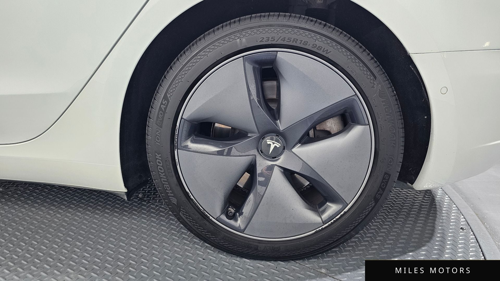 Tesla Model 3 2020 — миниатюра 7
