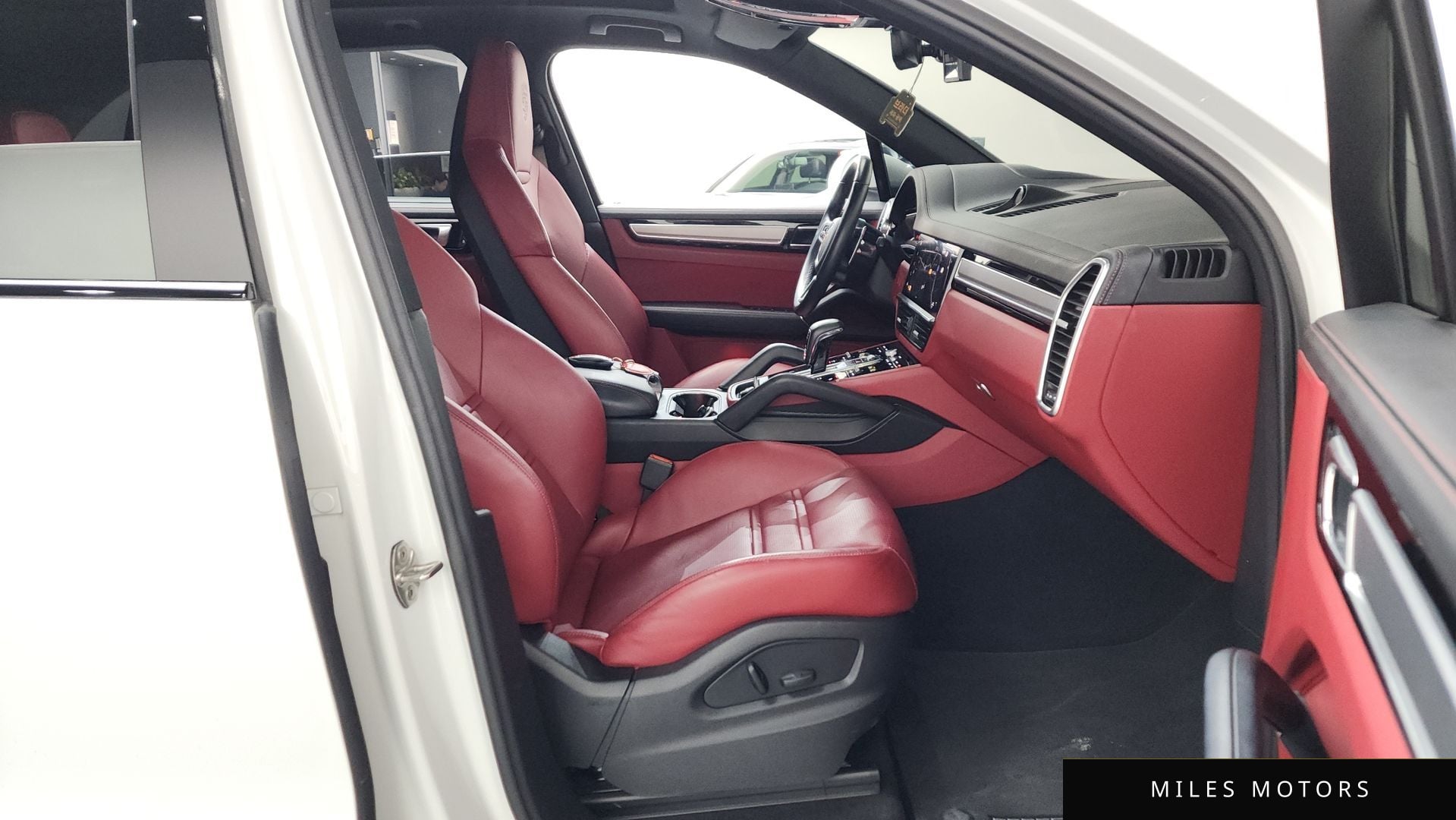 Porsche Cayenne 2022 — миниатюра 11