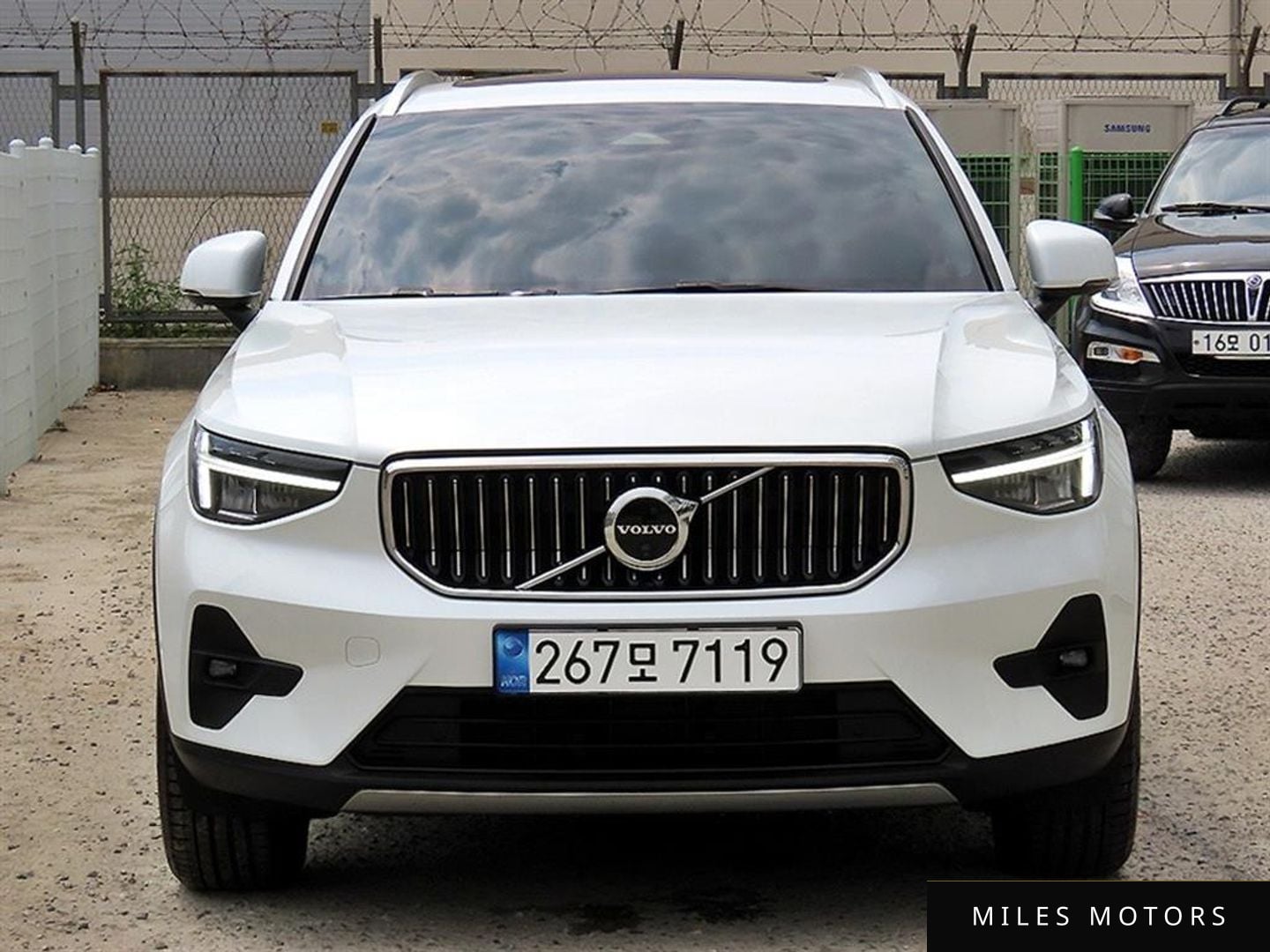 Volvo XC40 2023 — фото 1 из 12