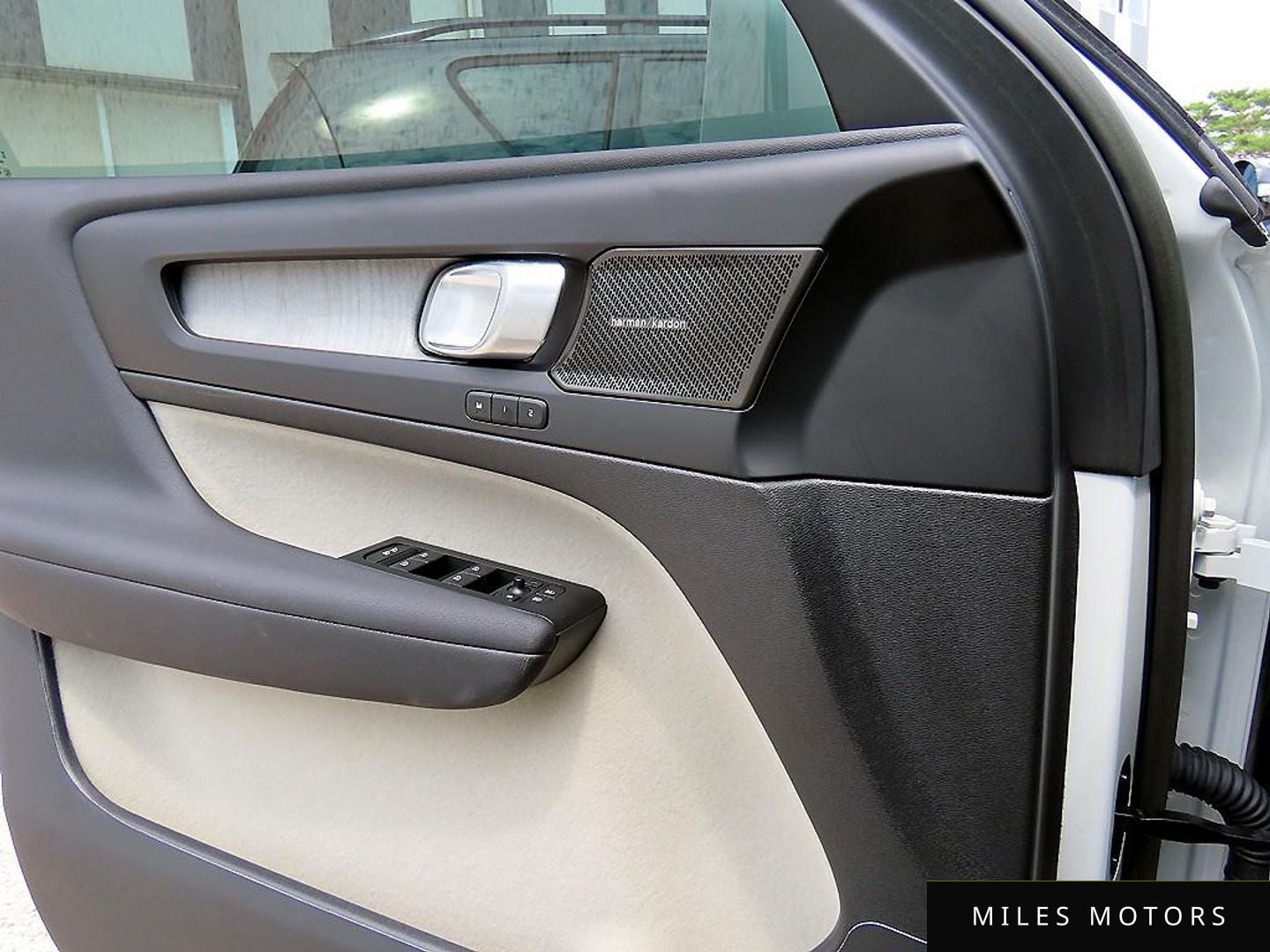 Volvo XC40 2023 — миниатюра 11