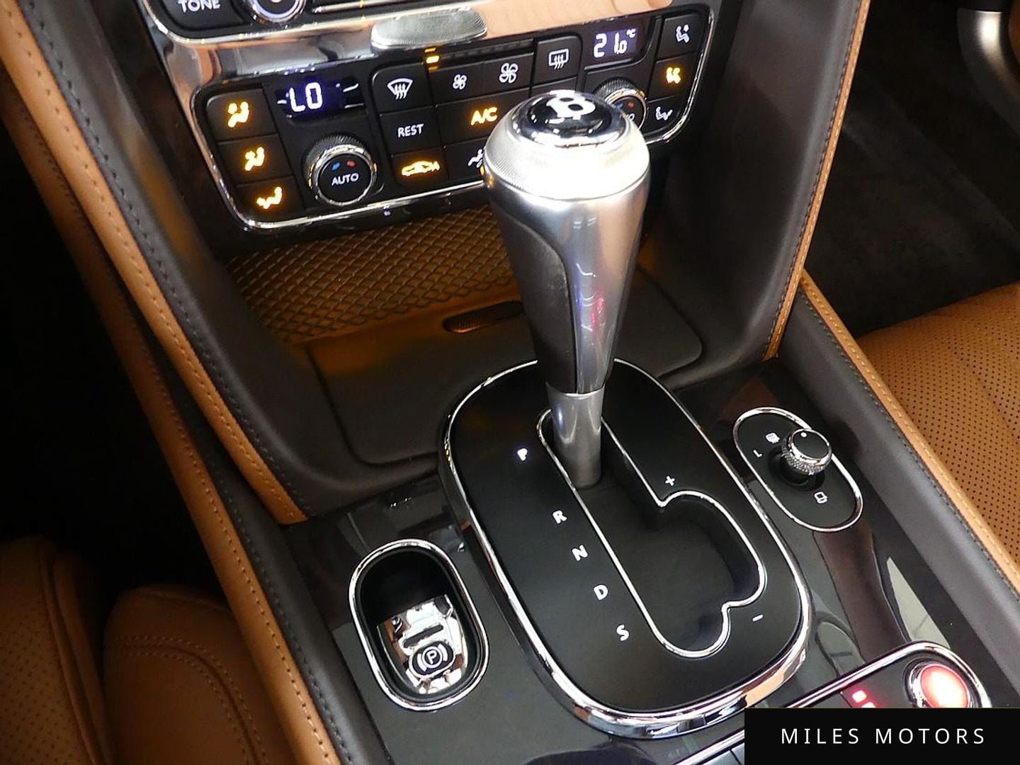 Bentley Flying Spur 2017 — миниатюра 9
