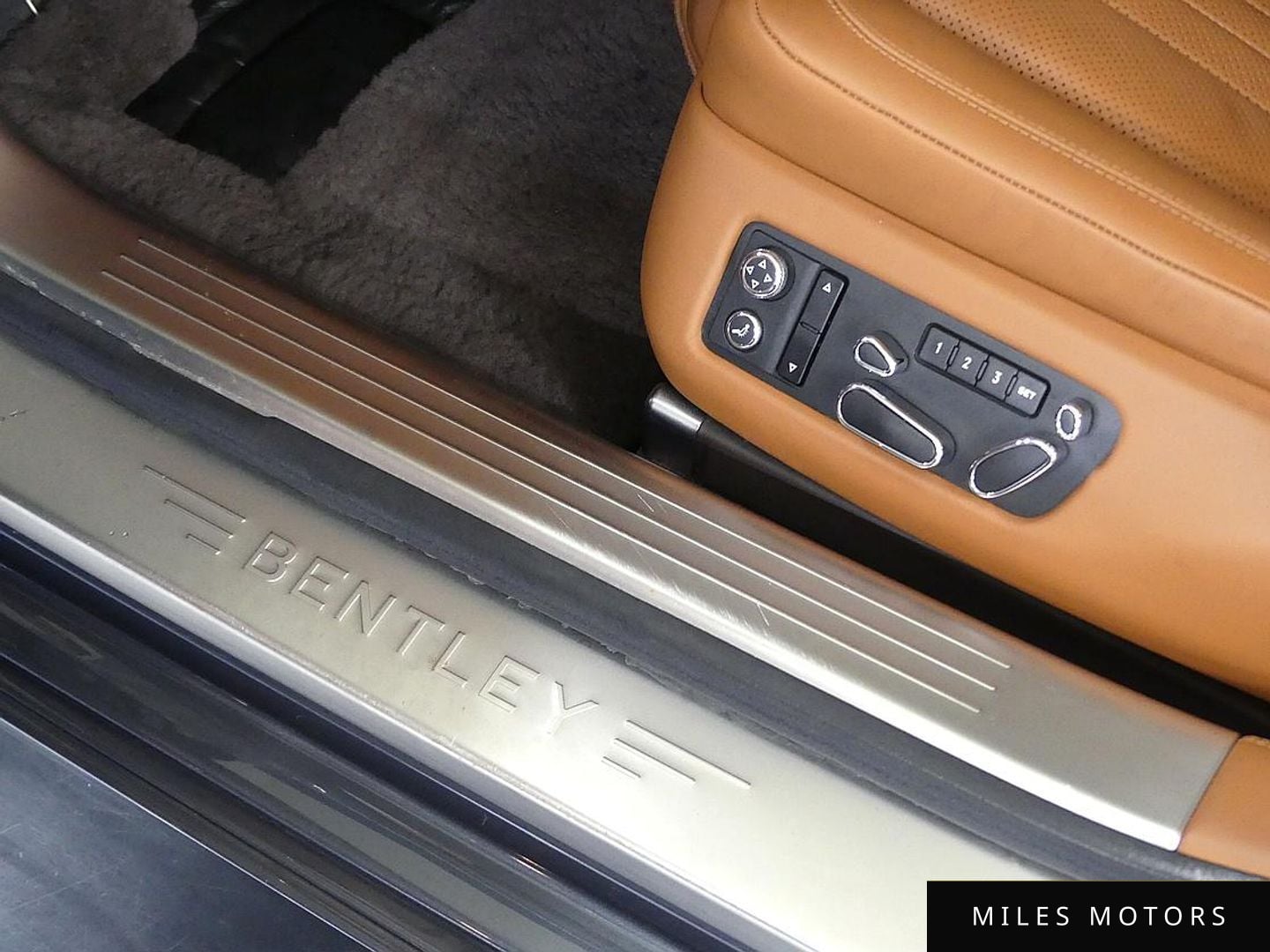 Bentley Flying Spur 2017 — миниатюра 11