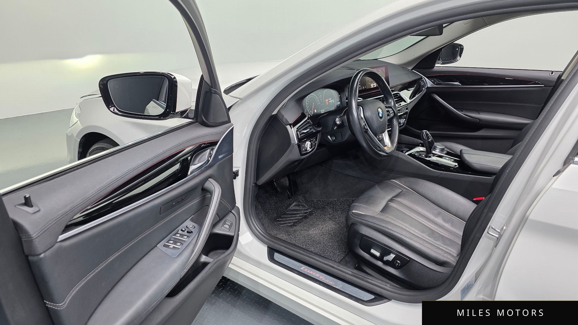 BMW 5 Series (G30) 2019 — миниатюра 10