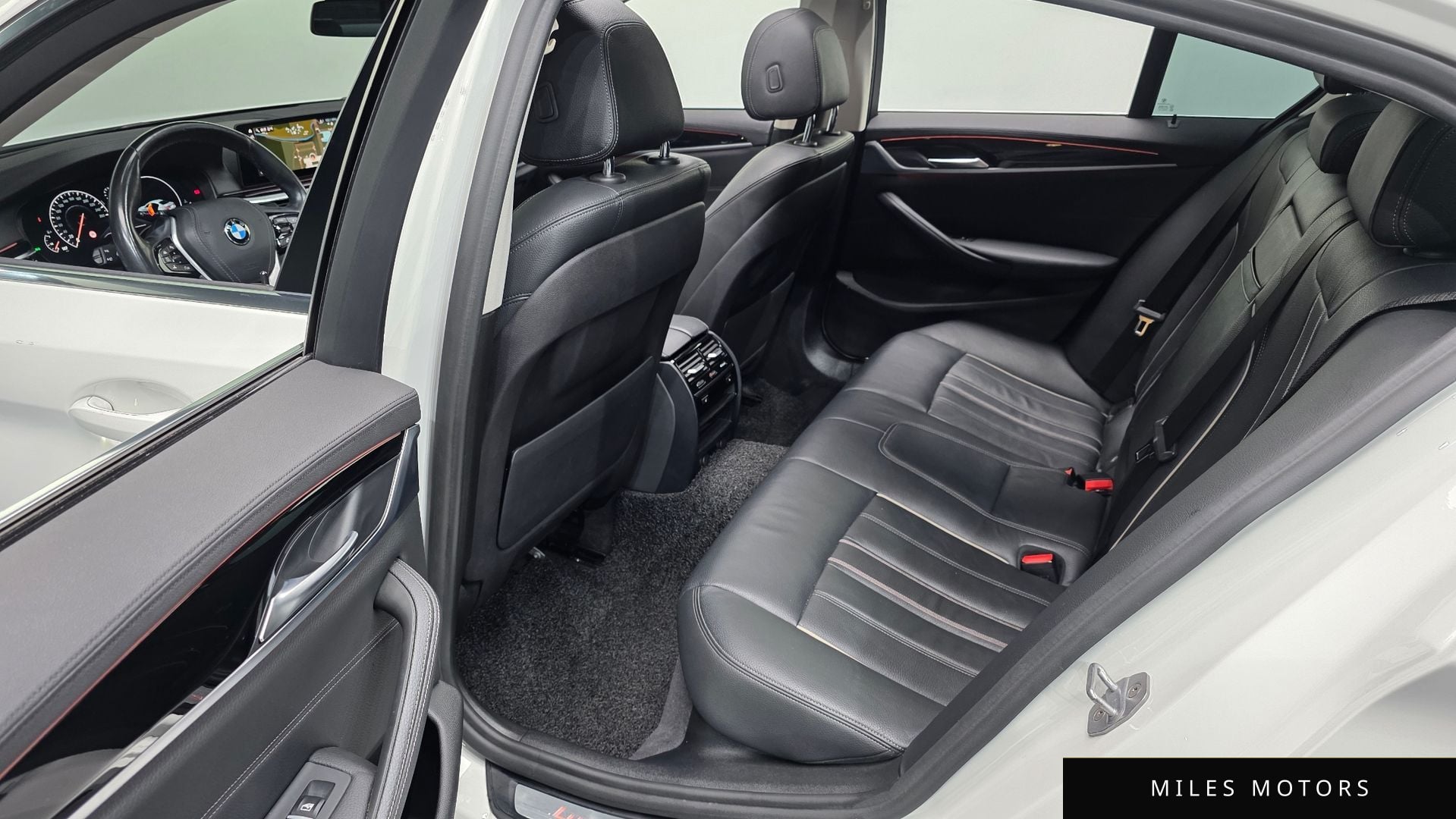 BMW 5 Series (G30) 2019 — миниатюра 12