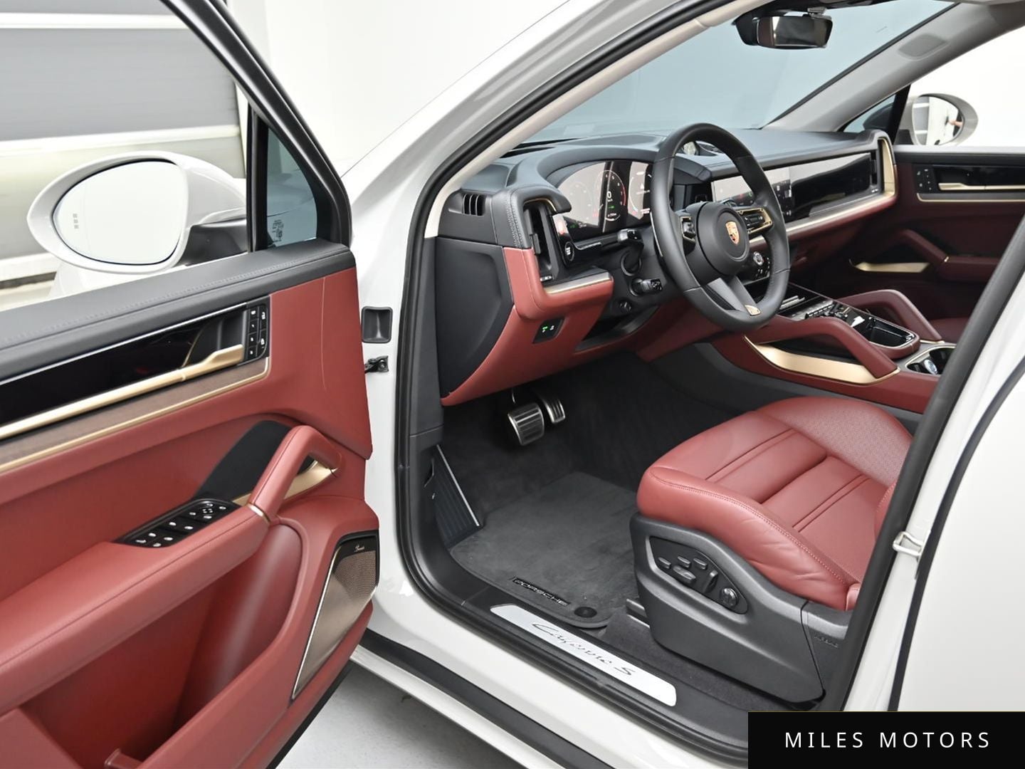 Porsche Cayenne 2025 — миниатюра 11