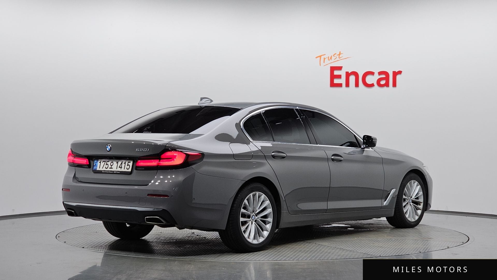 BMW 5 Series (G30) 2022 — миниатюра 2