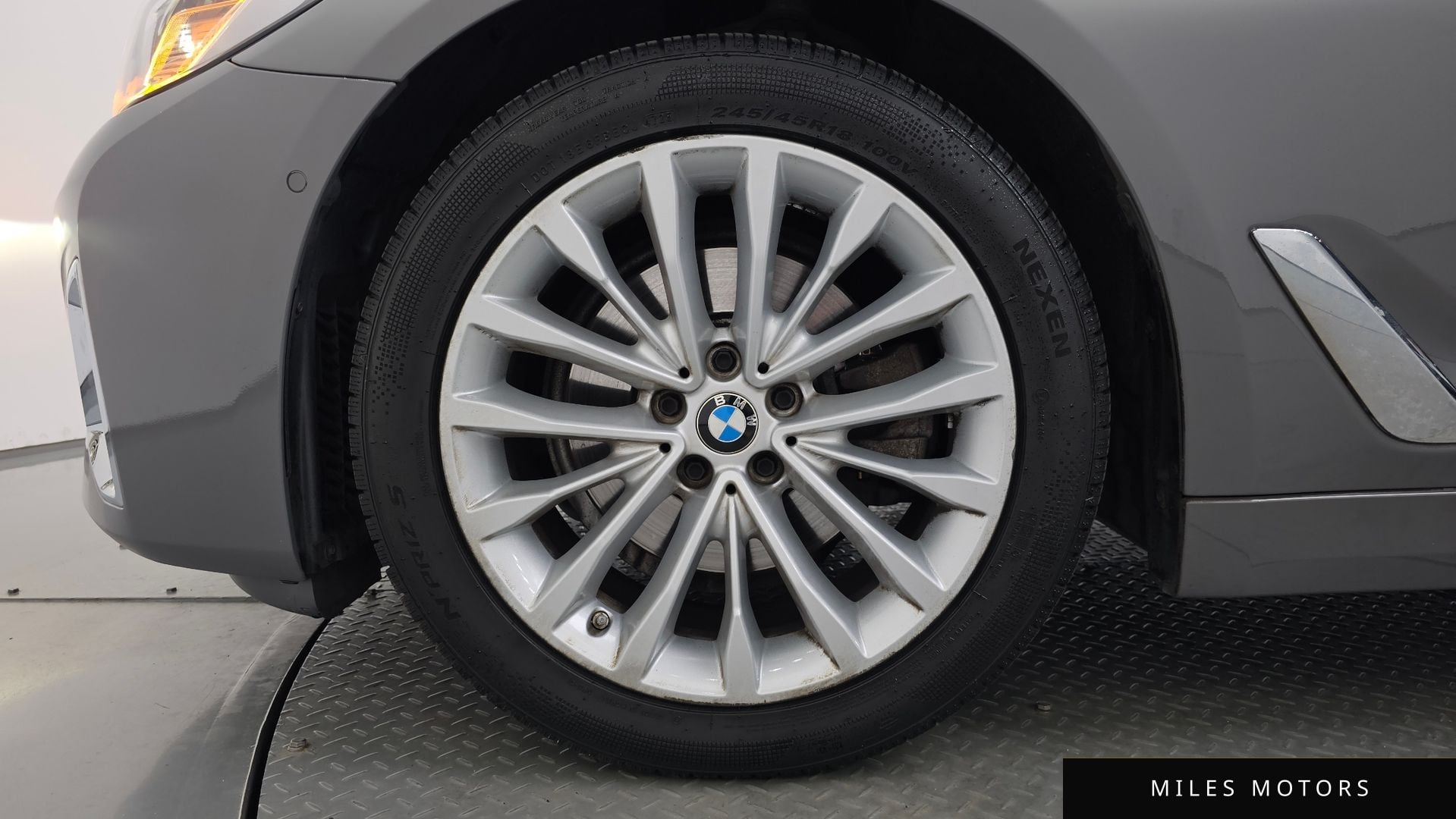 BMW 5 Series (G30) 2022 — миниатюра 5