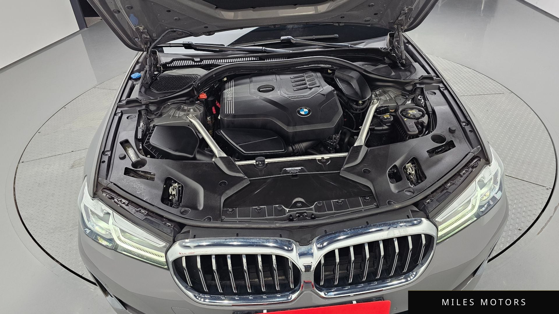 BMW 5 Series (G30) 2022 — миниатюра 6