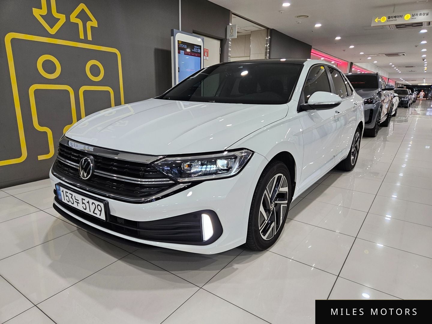 Volkswagen Jetta 2023 — фото 1 из 12