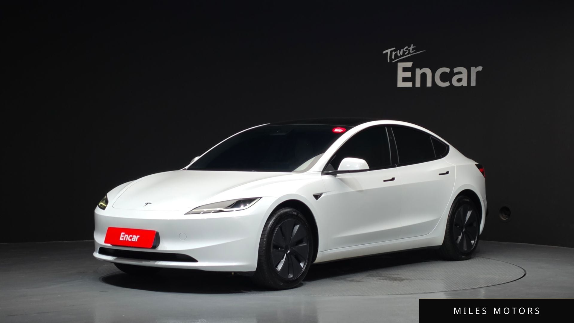 Tesla Model 3 2024 — фото 1 из 12