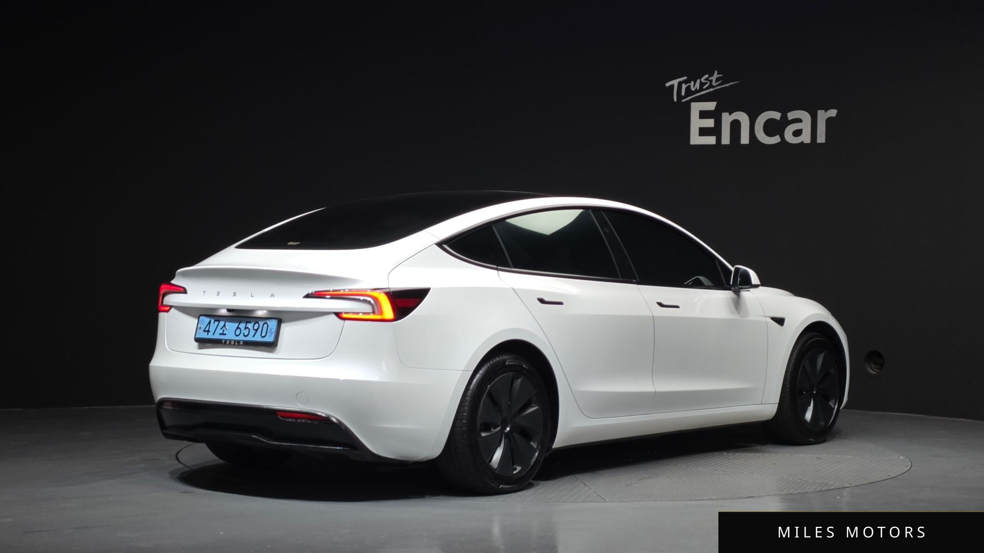 Tesla Model 3 2024 — миниатюра 2