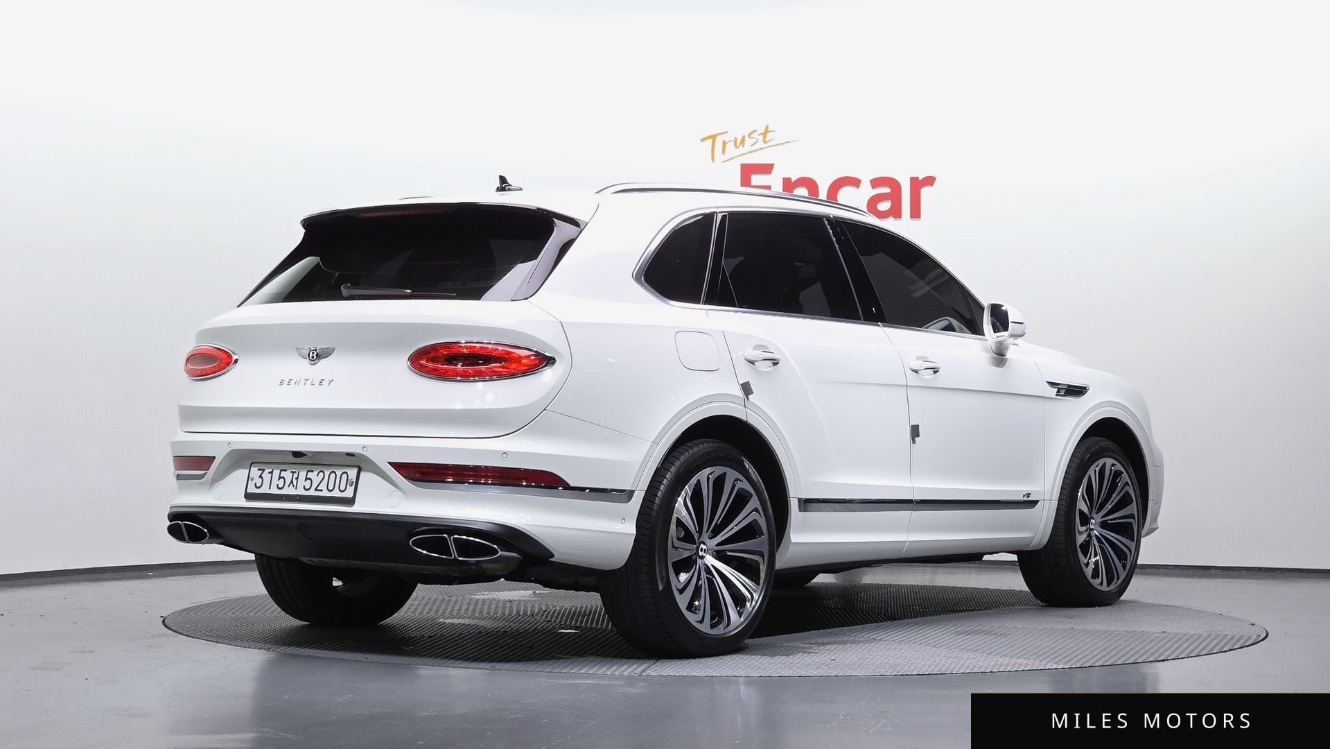 Bentley Bentayga 2022 — миниатюра 2