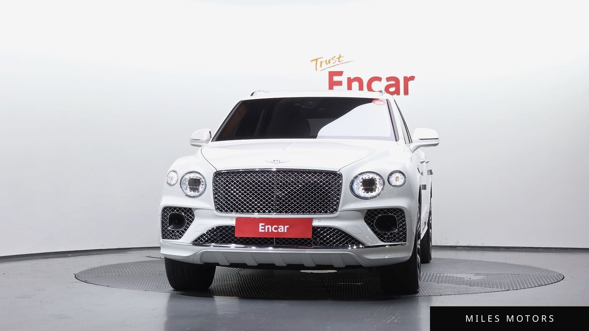 Bentley Bentayga 2022 — миниатюра 3