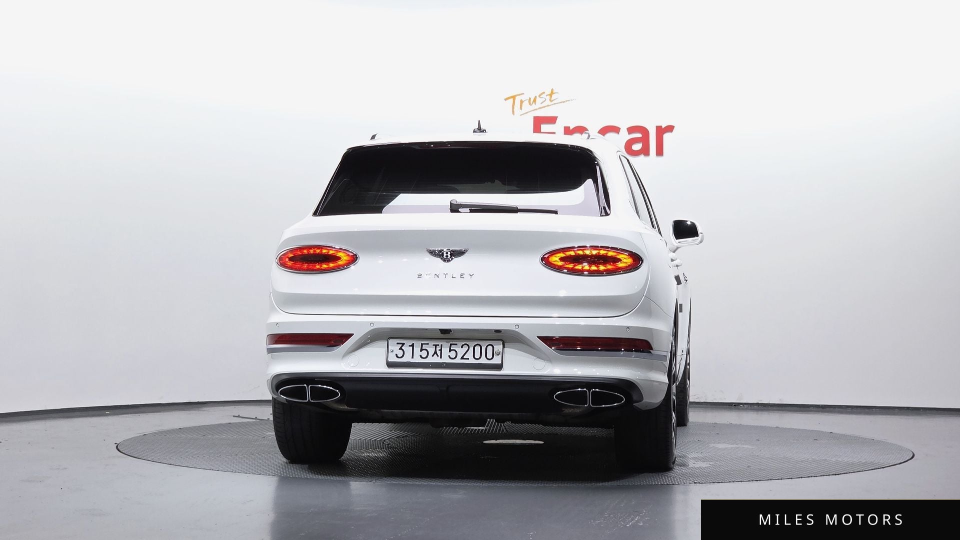 Bentley Bentayga 2022 — миниатюра 4