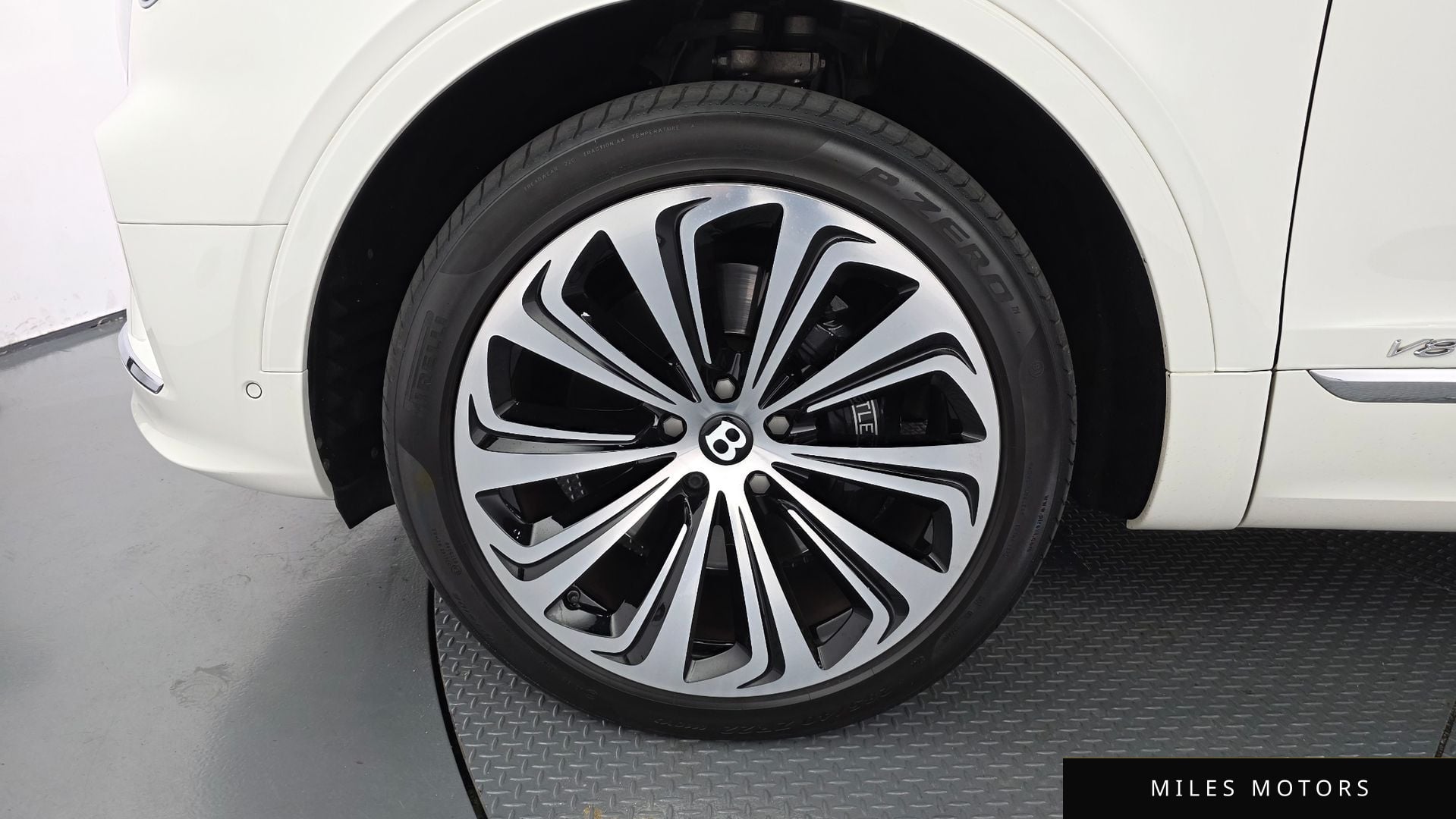 Bentley Bentayga 2022 — миниатюра 5