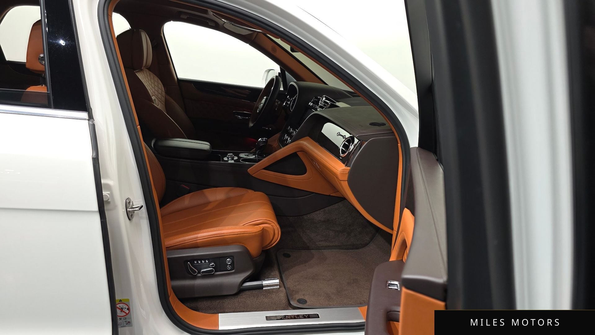 Bentley Bentayga 2022 — миниатюра 11