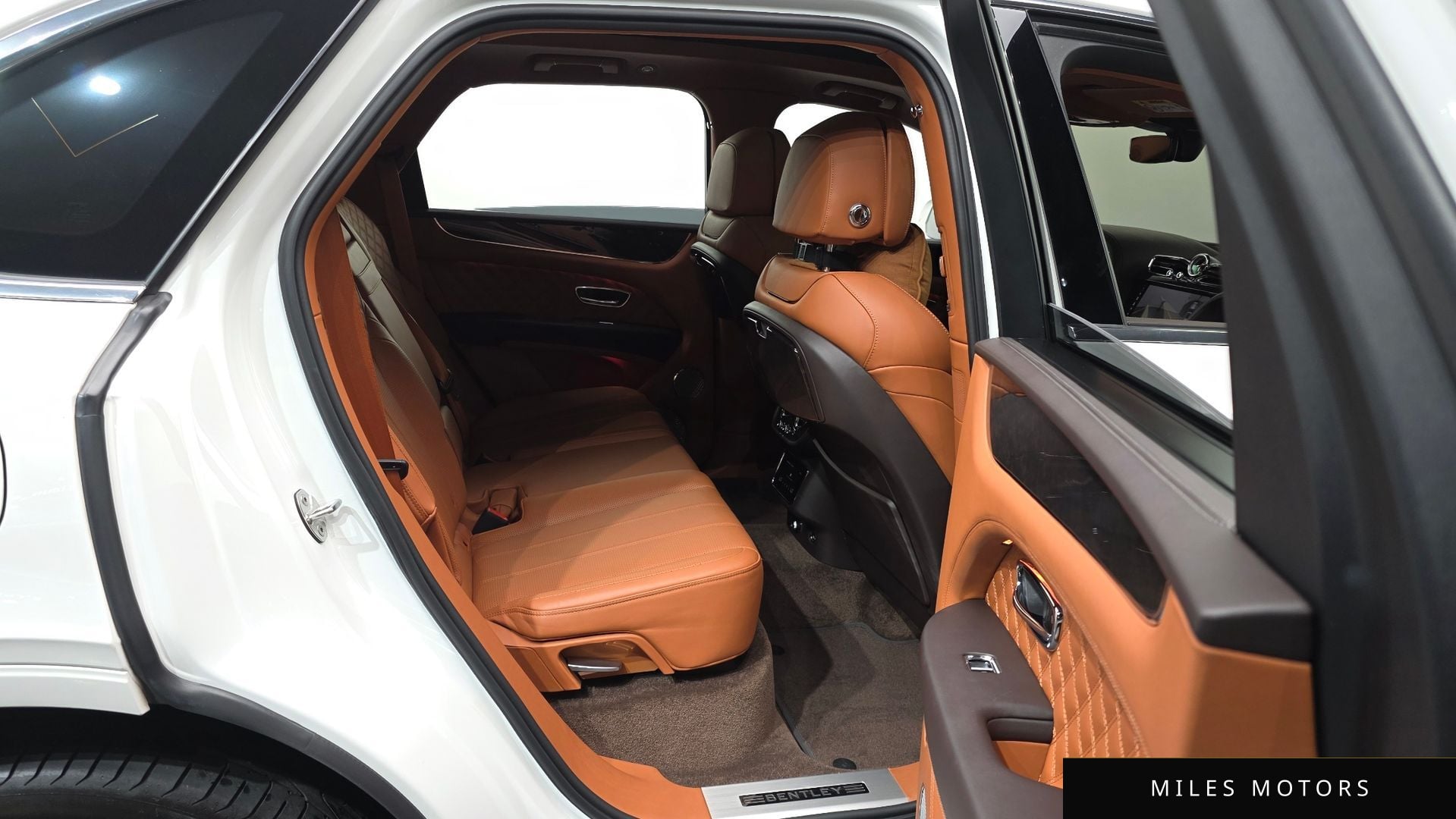 Bentley Bentayga 2022 — миниатюра 12