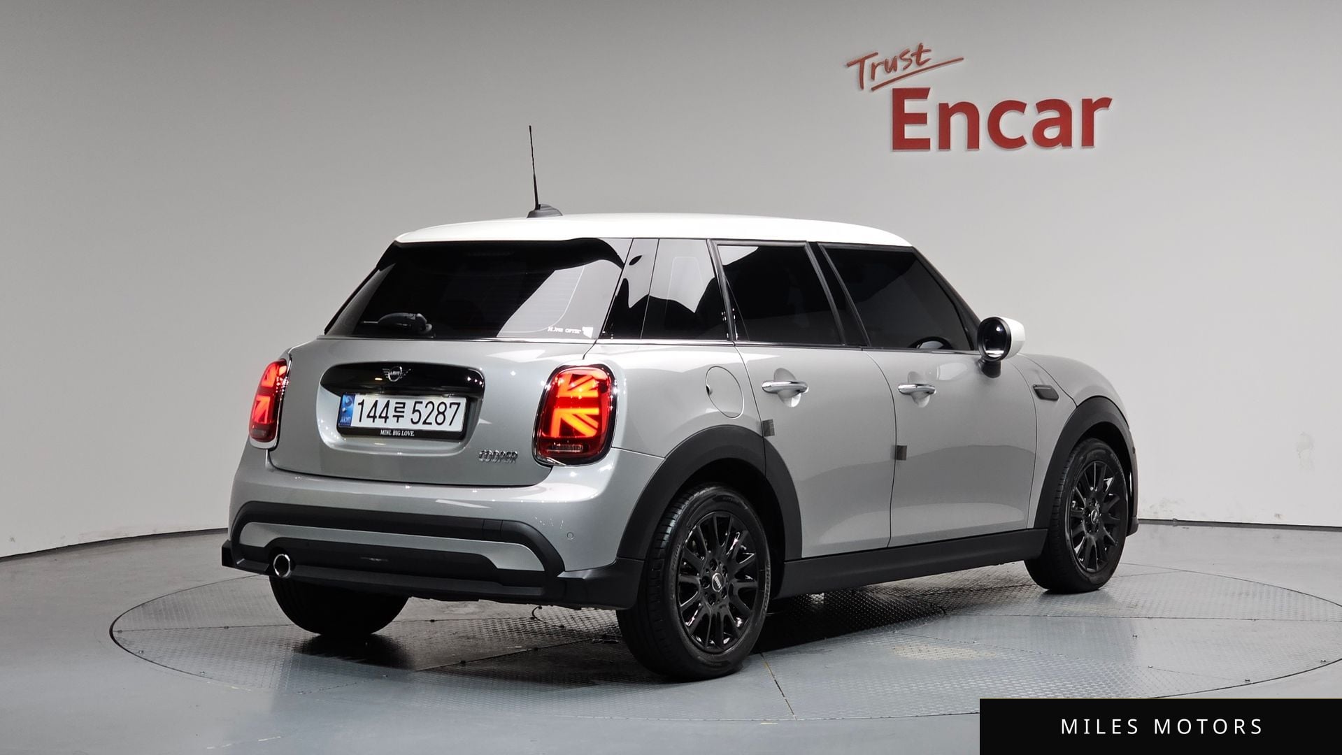 MINI Cooper 2024 — фото 1 из 12