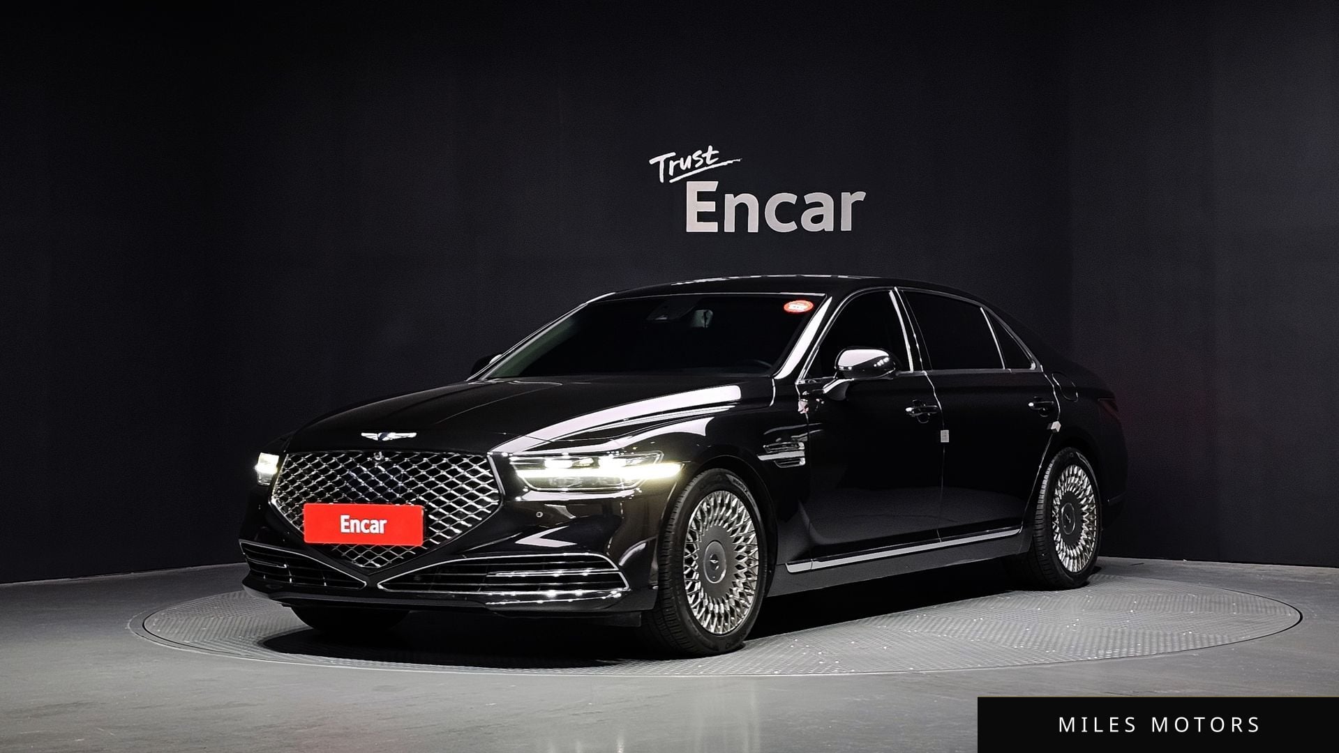 Genesis G90 2019 — фото 1 из 12
