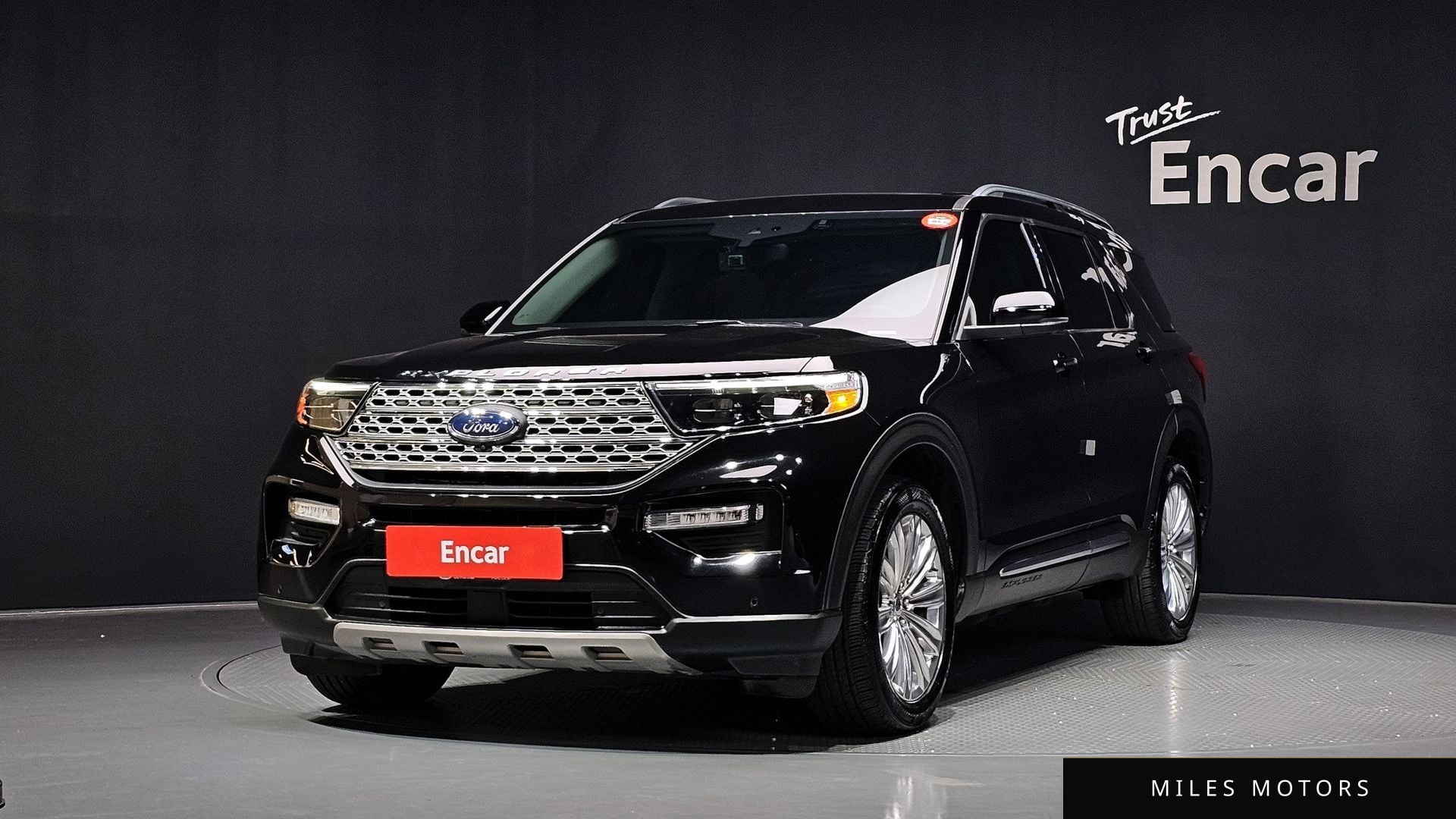 Ford Explorer 2021 — фото 1 из 12