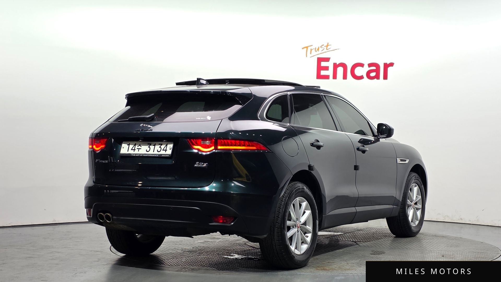 Jaguar F-PACE 2017 — миниатюра 2
