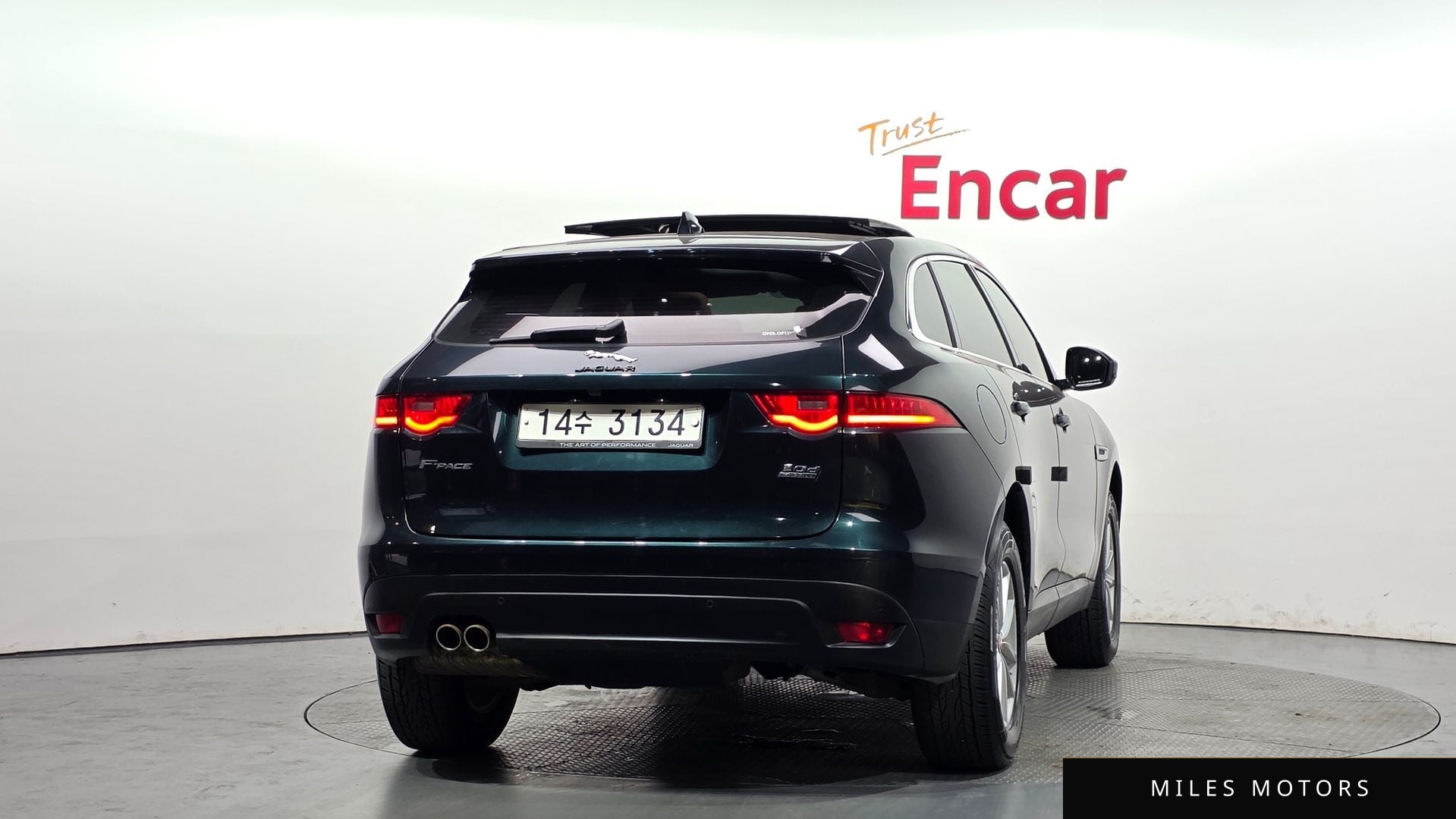 Jaguar F-PACE 2017 — миниатюра 4